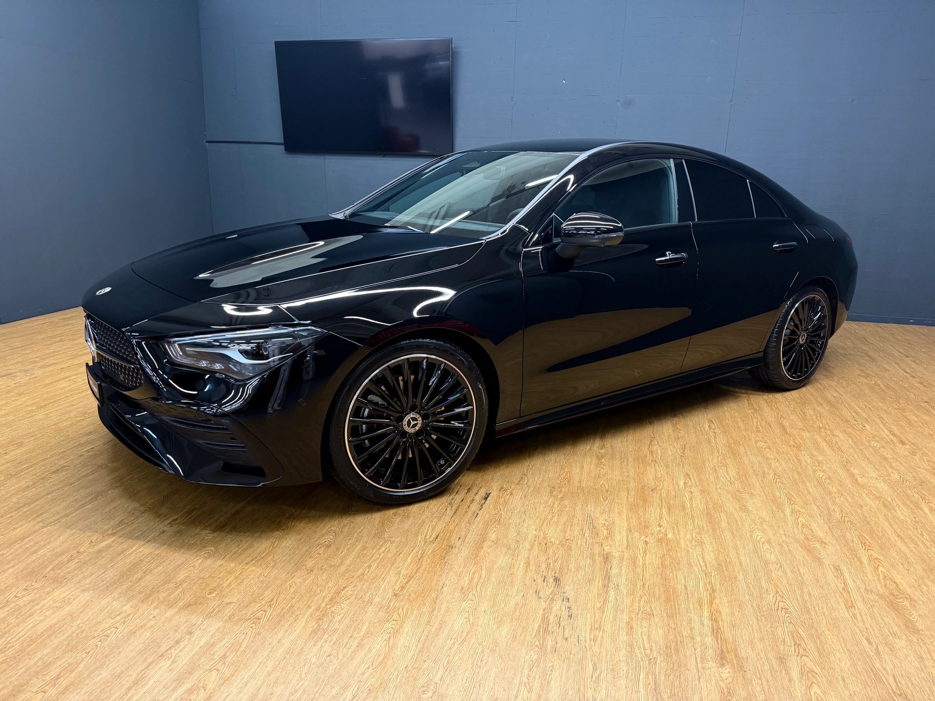 MERCEDES-BENZ CLA 200 - AMG / DISTRONIC / 360 Grad Kamera / AHK / Spiegel-Paket-image-3