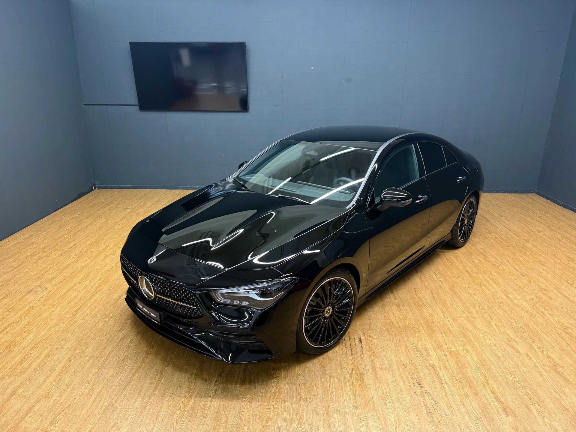 MERCEDES-BENZ CLA 200 - AMG / DISTRONIC / 360 Grad Kamera / AHK / Spiegel-Paket-image-1
