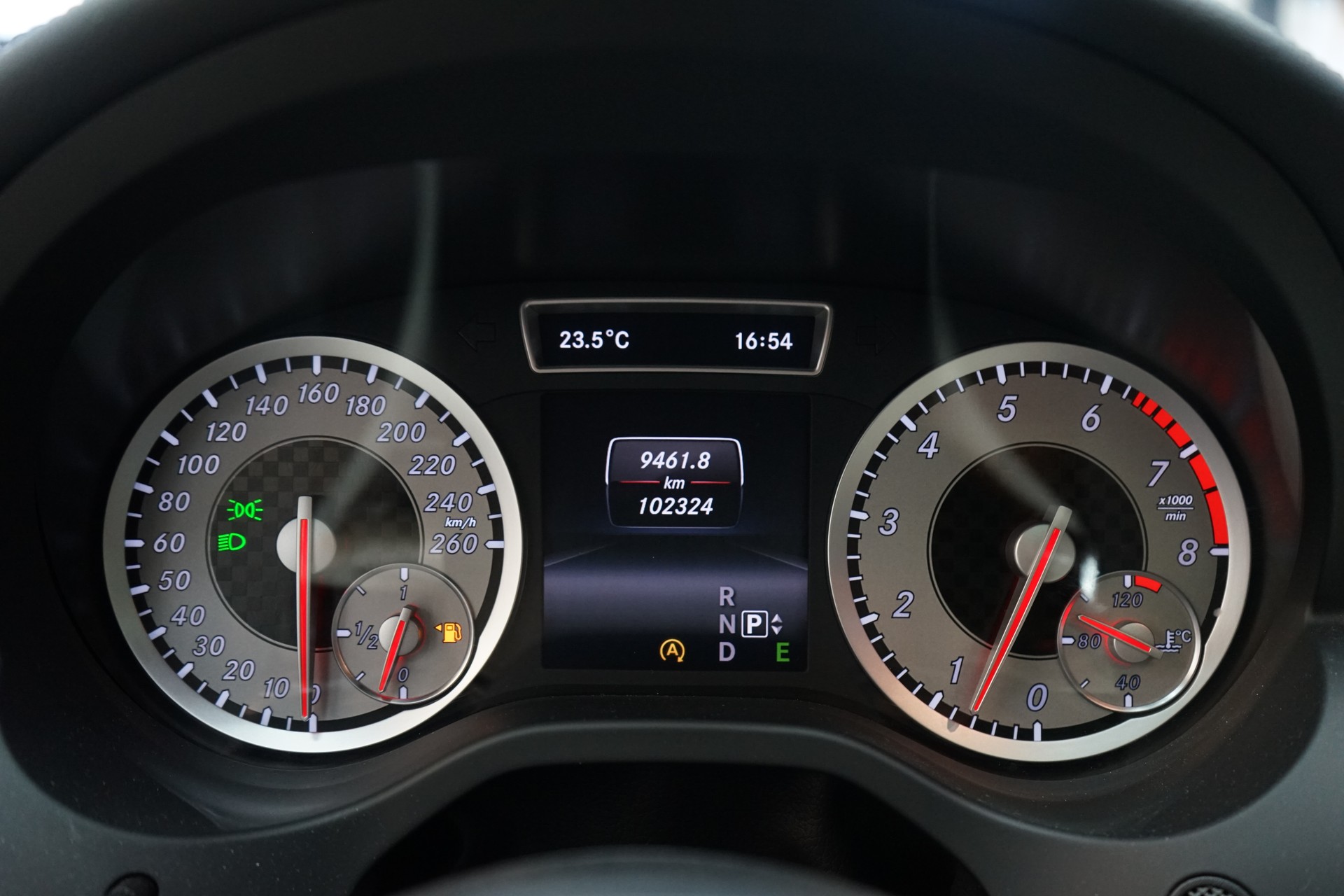 MERCEDES-BENZ A 250 AMG Line 4Matic 7G-DCT-image-10