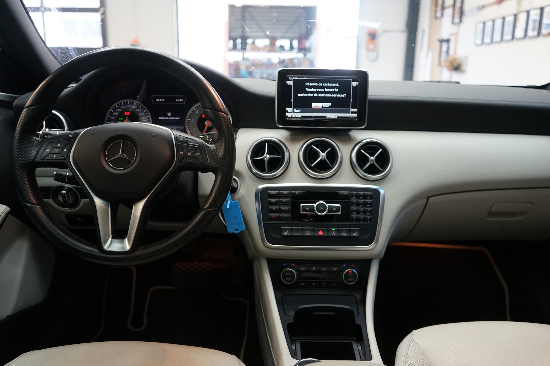 MERCEDES-BENZ A 250 AMG Line 4Matic 7G-DCT-image-6