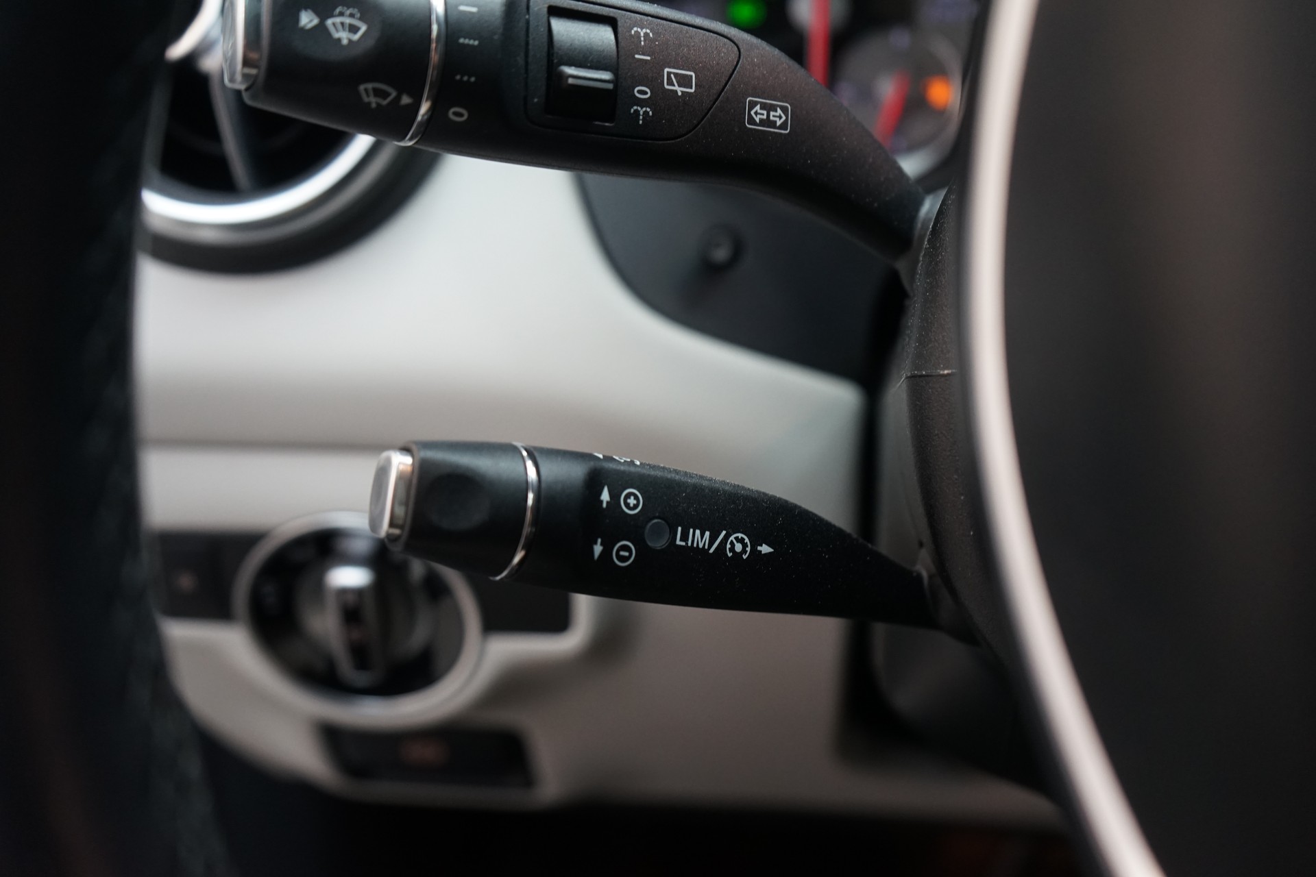 MERCEDES-BENZ A 250 AMG Line 4Matic 7G-DCT-image-15