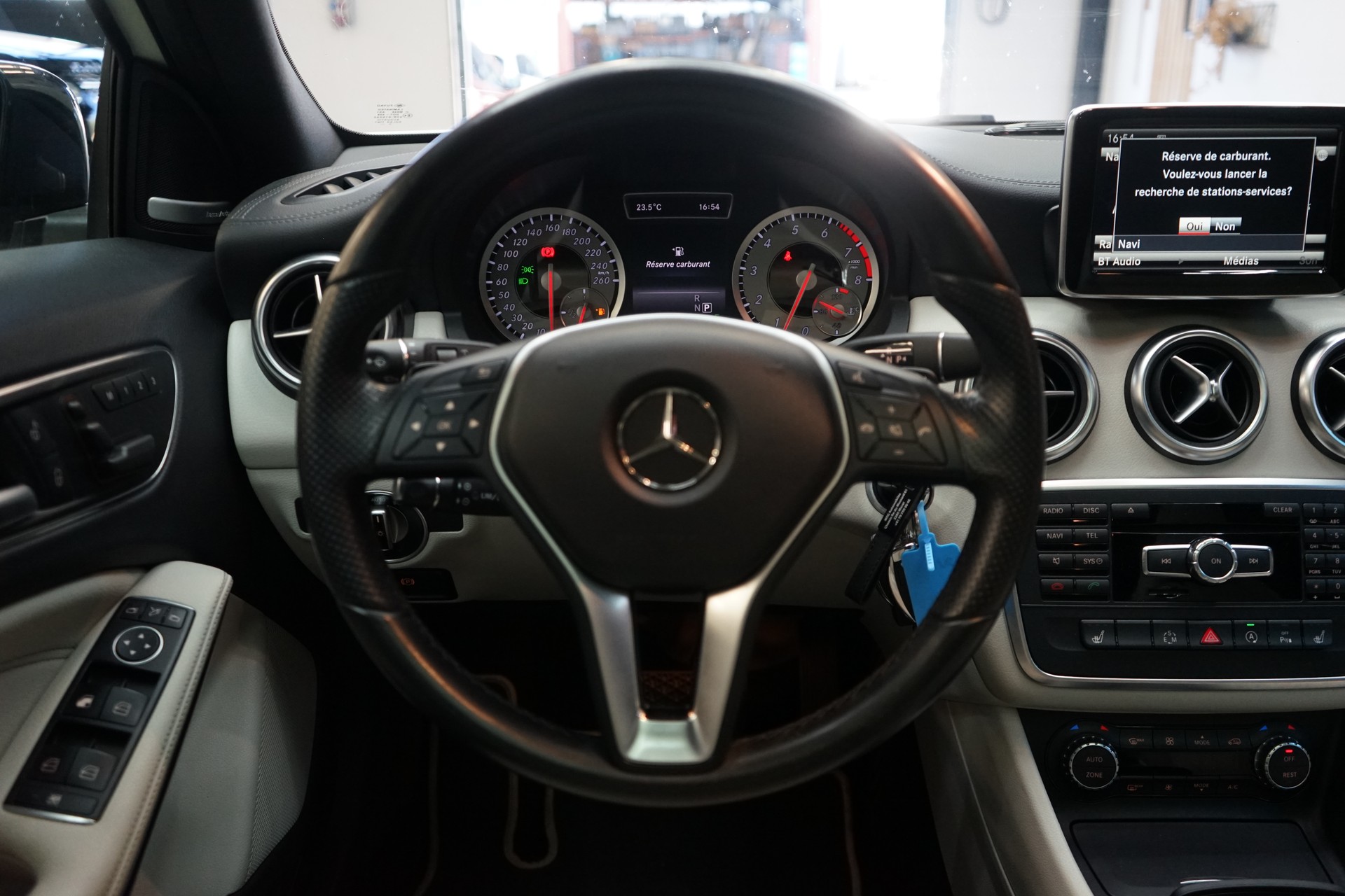 MERCEDES-BENZ A 250 AMG Line 4Matic 7G-DCT-image-7