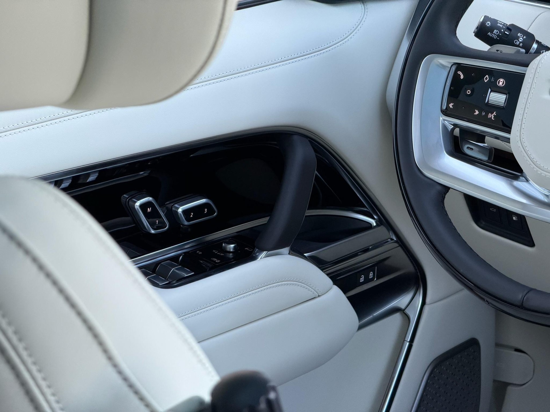 LAND ROVER Range Rover 3.0 I6 P550e Autobiography-image-7
