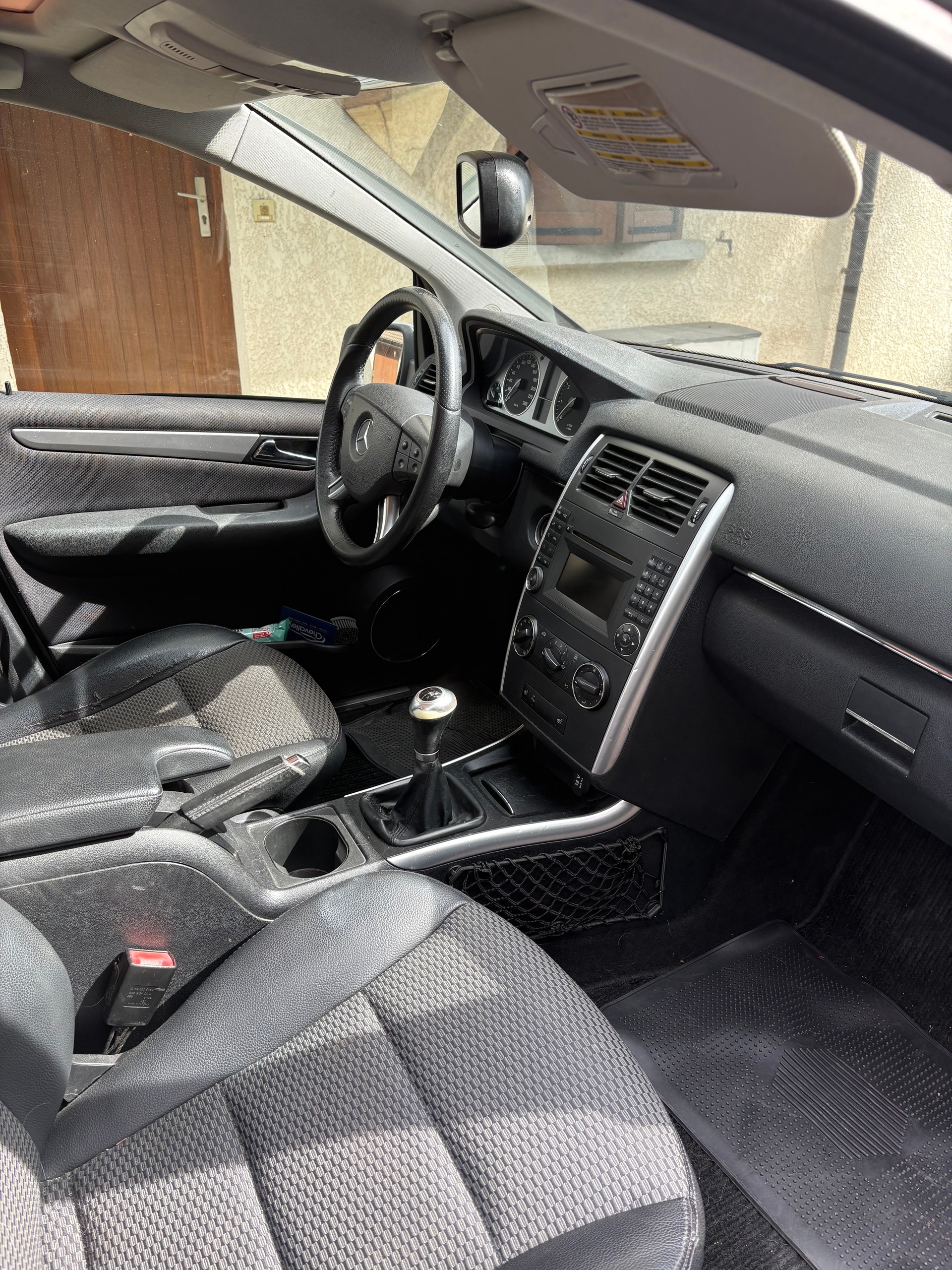MERCEDES-BENZ B 200-image-2