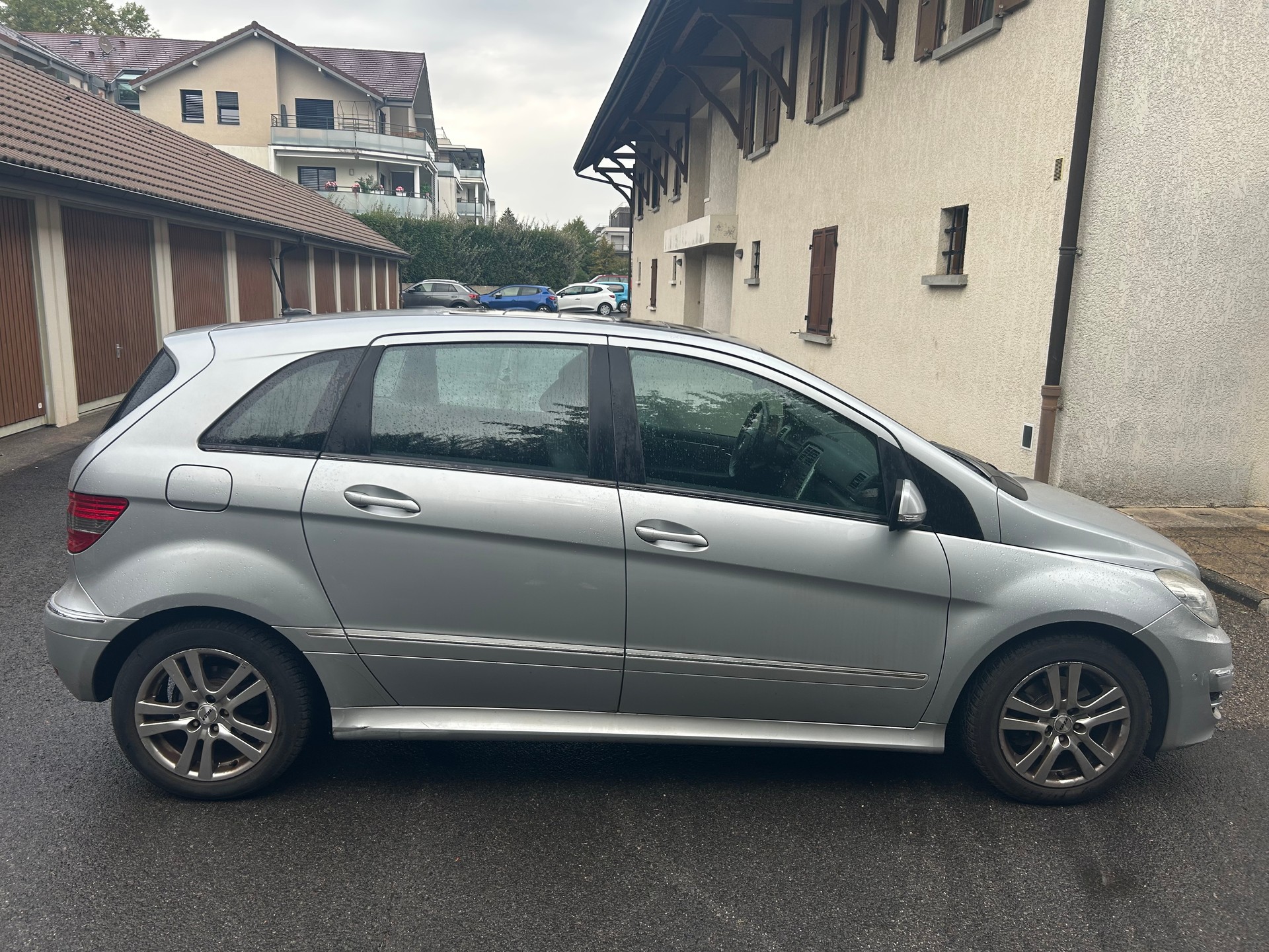 MERCEDES-BENZ B 200-image-1