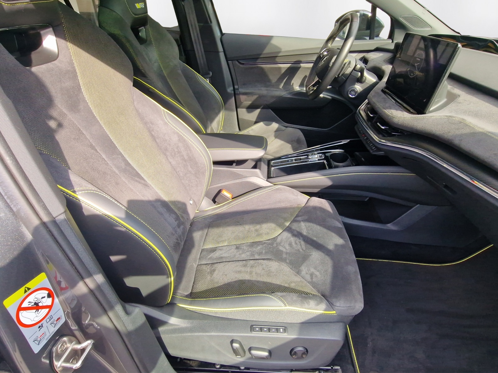 SKODA Enyaq iV 80x RS-image-13