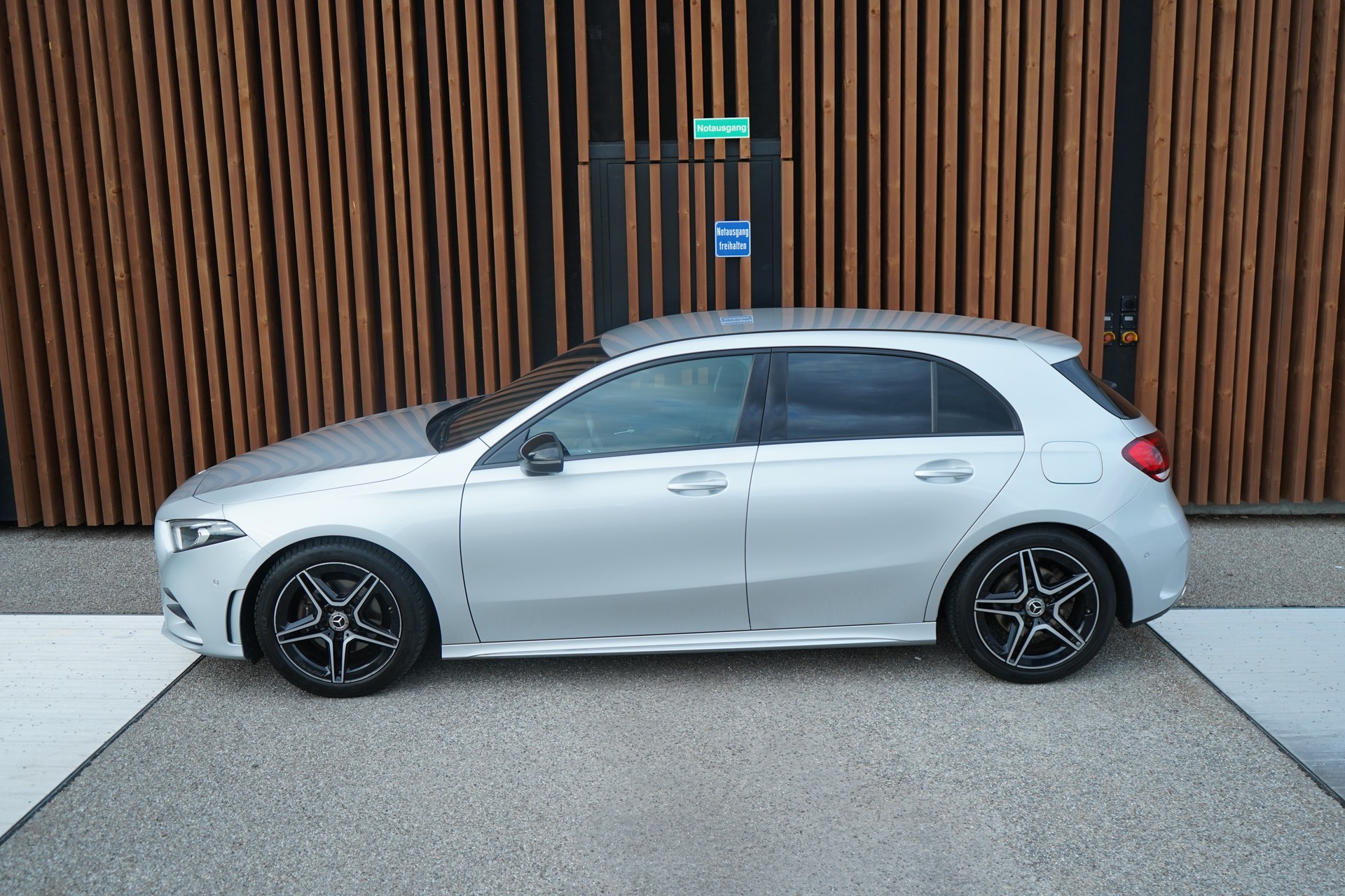 MERCEDES-BENZ A 200 AMG LINE NIGHT 7G-DCT l 163 PS-image-5