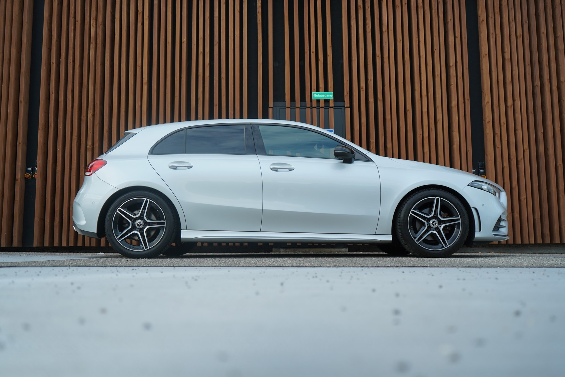 MERCEDES-BENZ A 200 AMG LINE NIGHT 7G-DCT l 163 PS-image-2