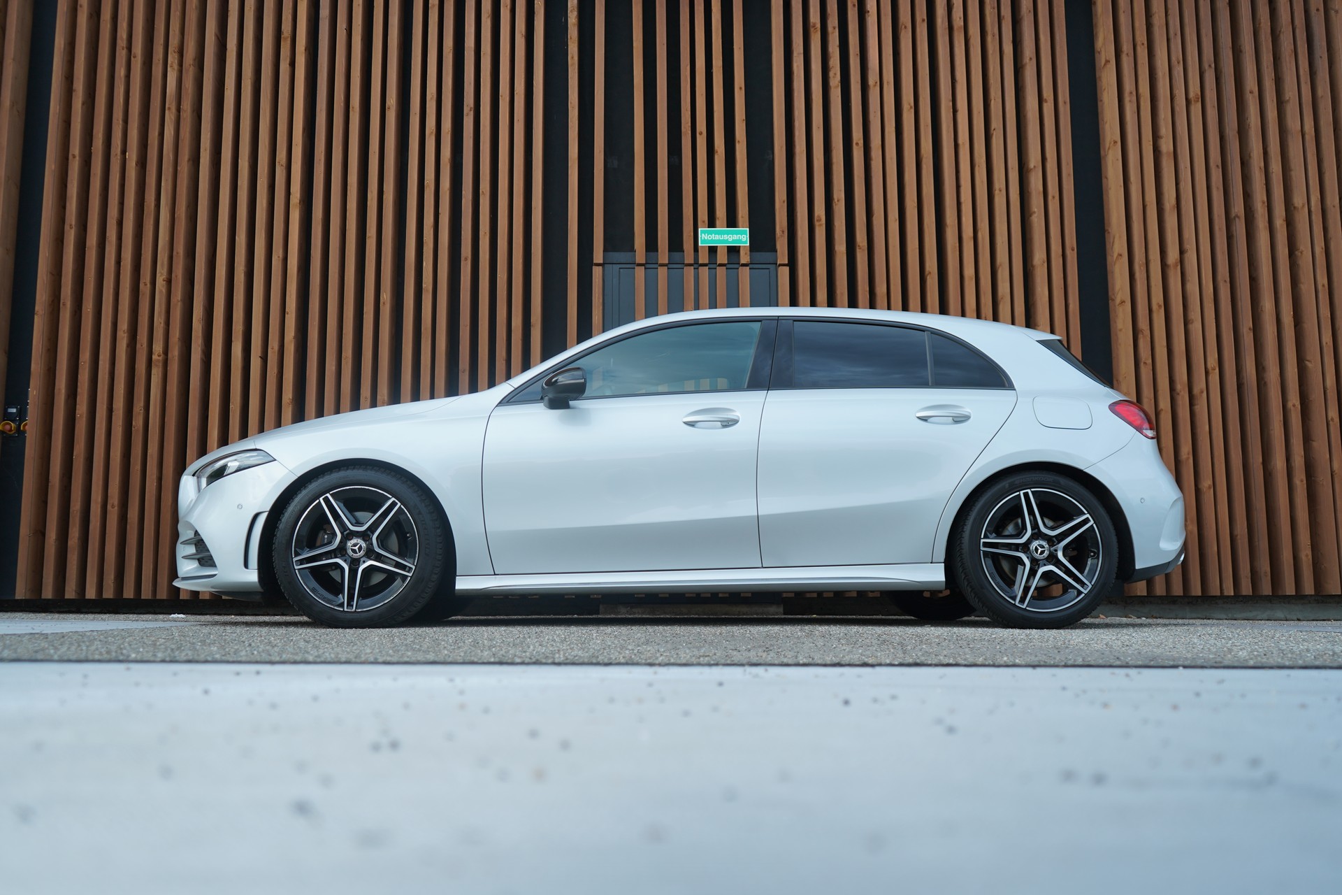 MERCEDES-BENZ A 200 AMG LINE NIGHT 7G-DCT l 163 PS-image-1