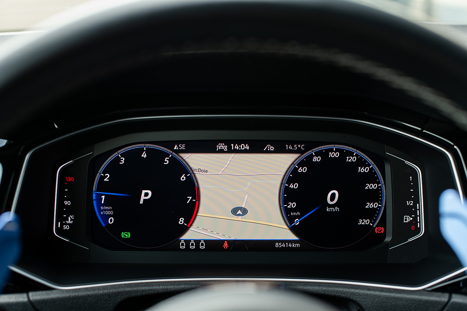 VW T-Roc 2.0 TSI R 4M-image-12
