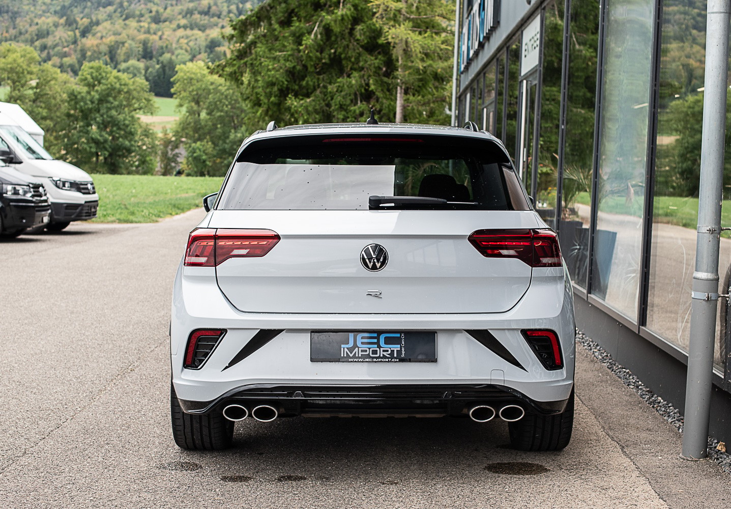 VW T-Roc 2.0 TSI R 4M-image-4