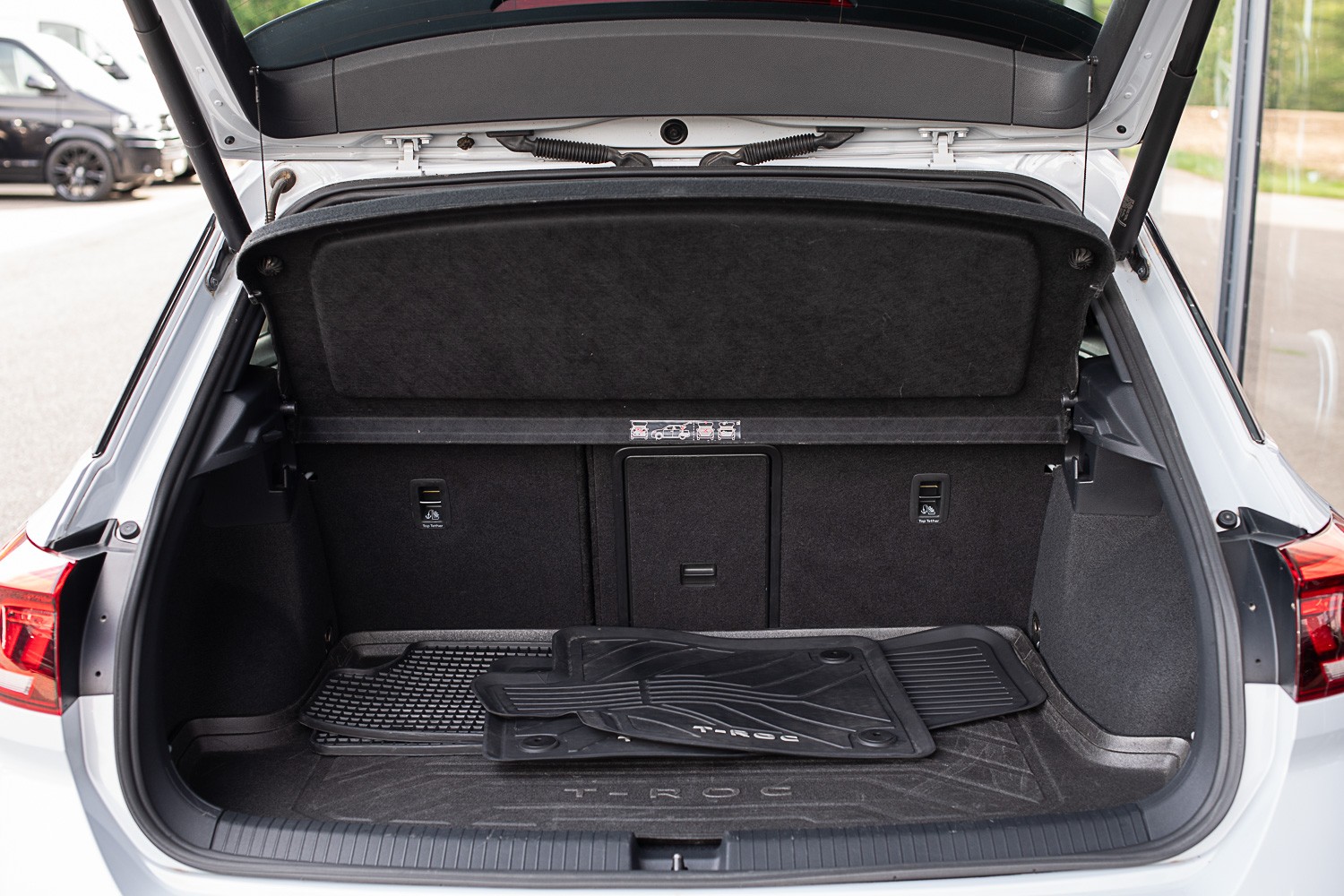VW T-Roc 2.0 TSI R 4M-image-7