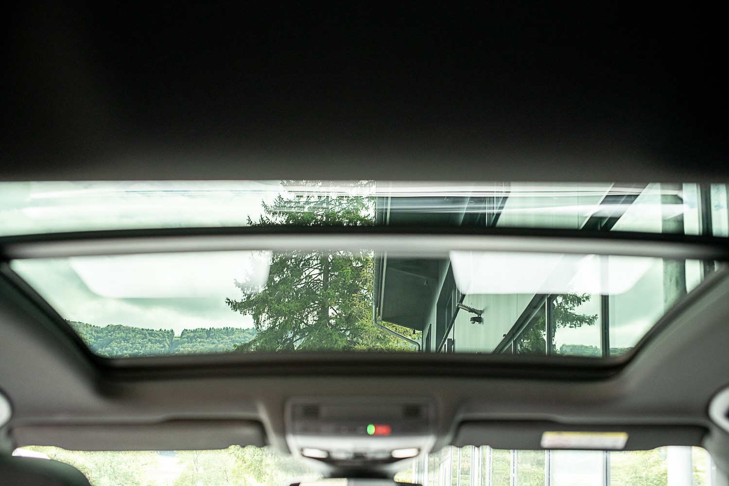 VW T-Roc 2.0 TSI R 4M-image-18