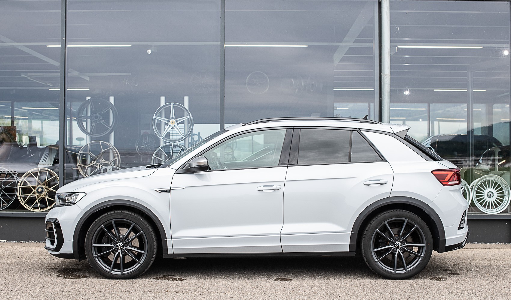 VW T-Roc 2.0 TSI R 4M-image-0