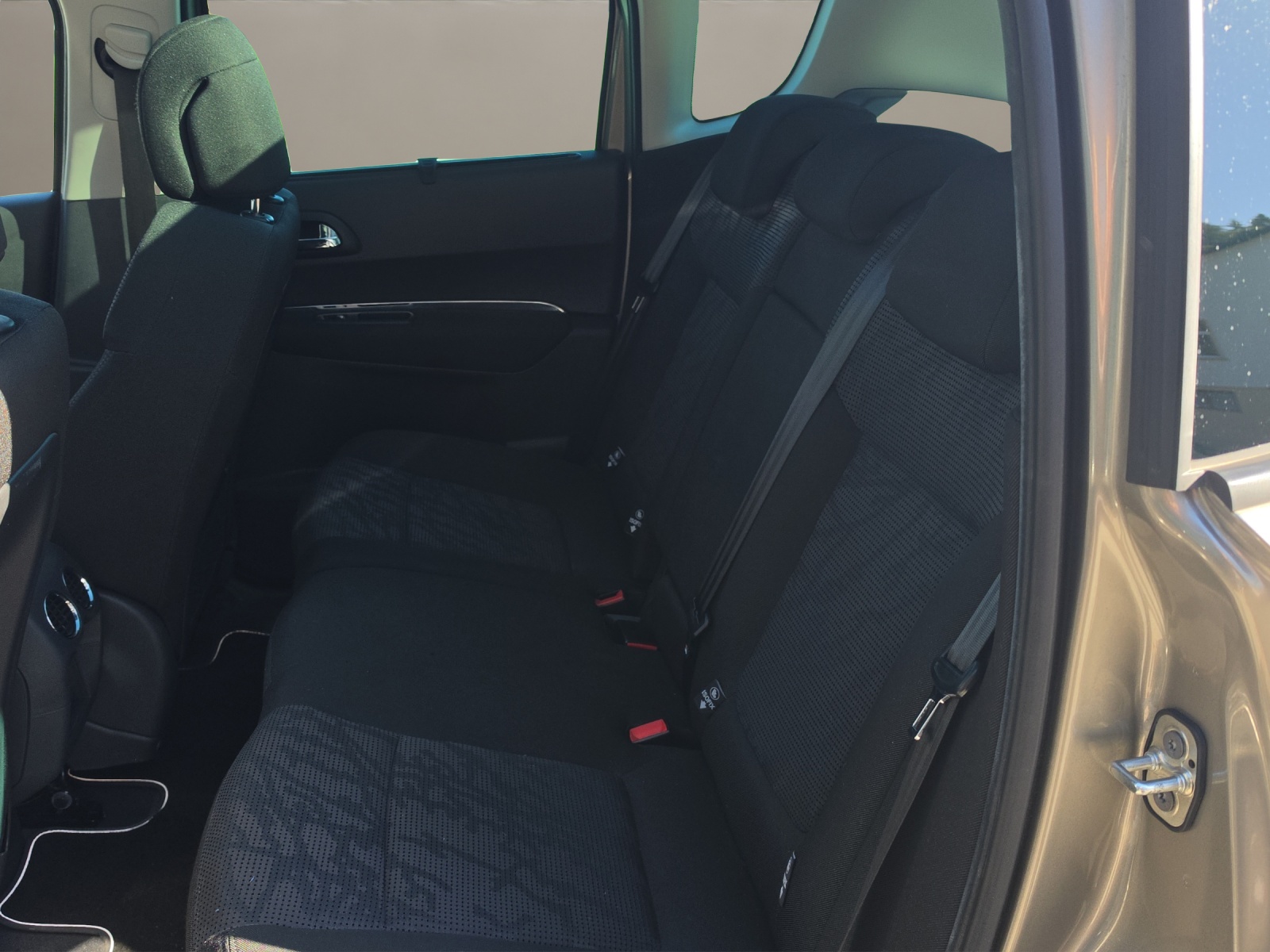 PEUGEOT 3008 1.6 HDI Sport Pack EGS6-image-9