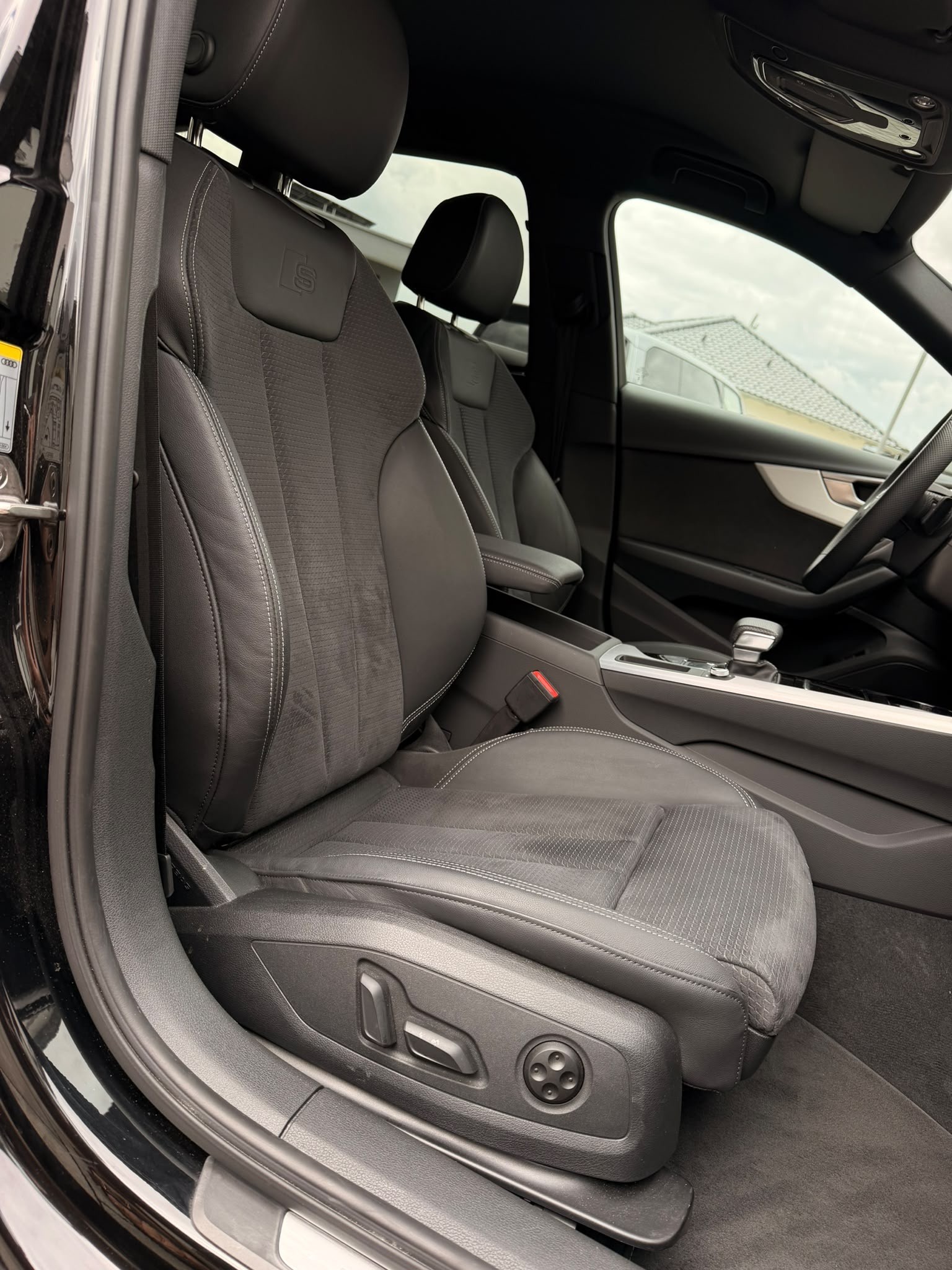 AUDI 2.0 40 TDI S Line Attraction quattro S-Tronic-image-10
