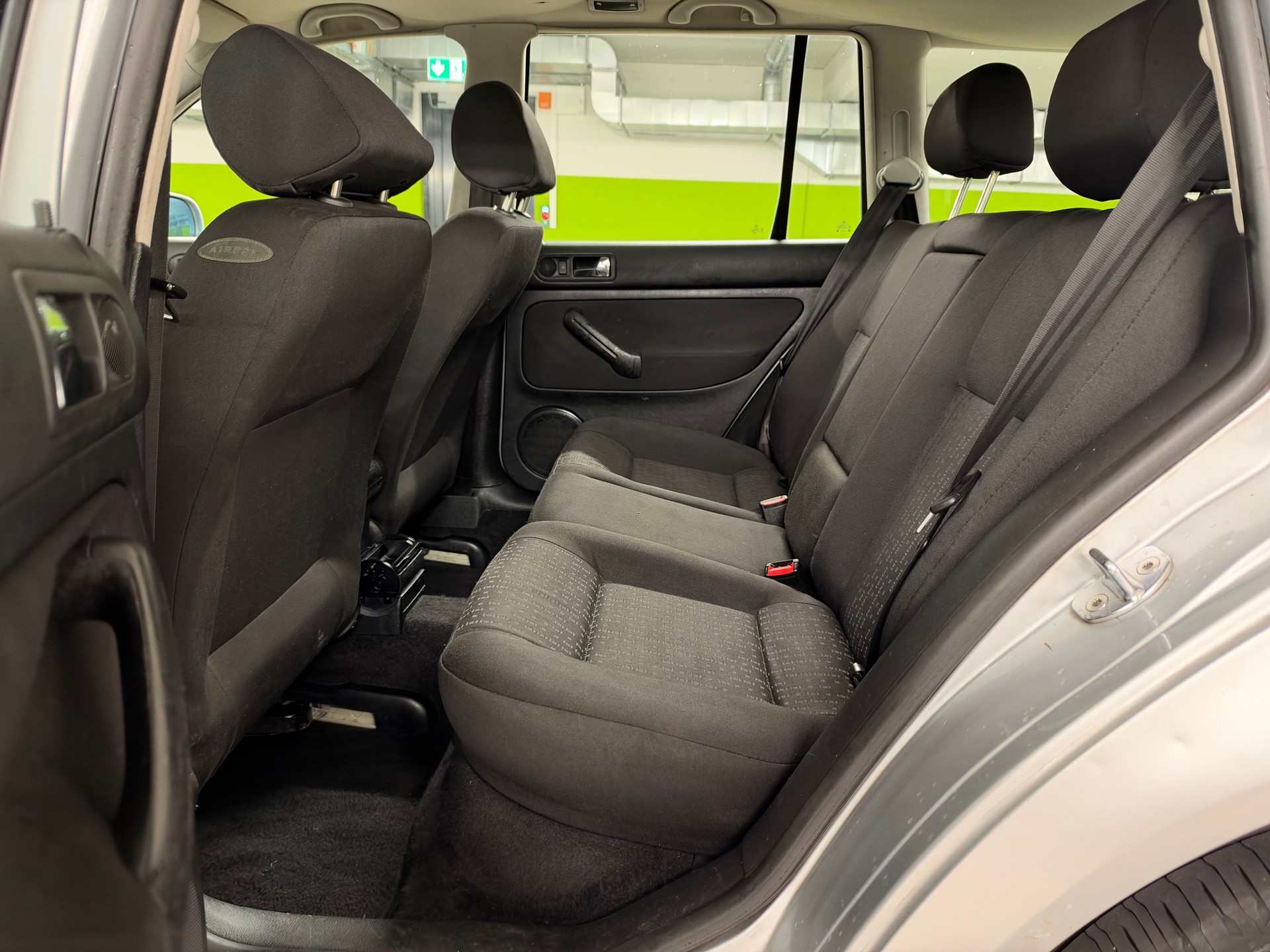 VW Golf Variant 1.6 Comfortline Automatic-image-9