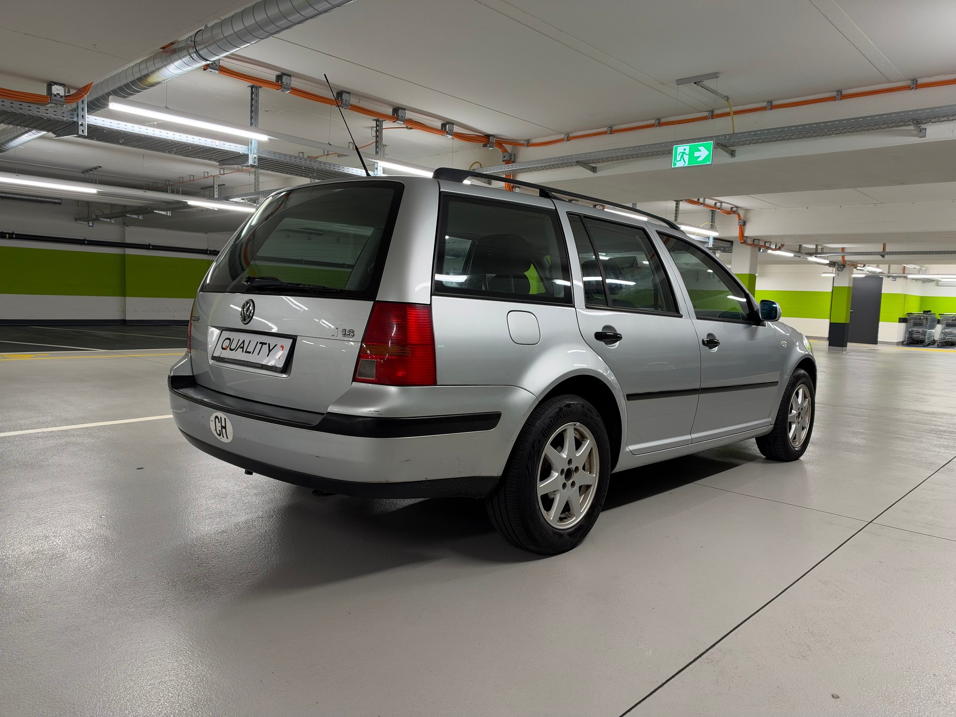 VW Golf Variant 1.6 Comfortline Automatic-image-4