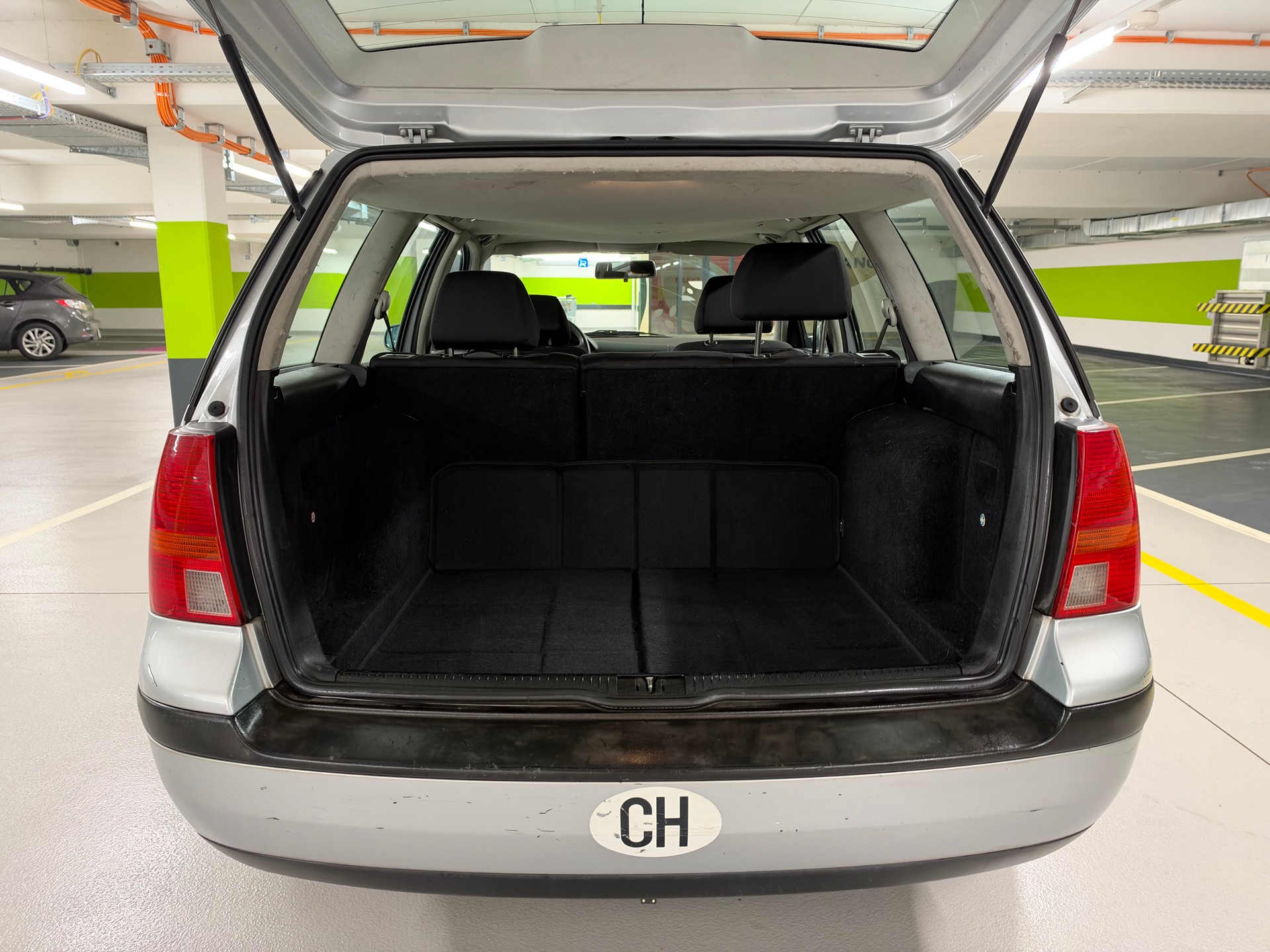 VW Golf Variant 1.6 Comfortline Automatic-image-8