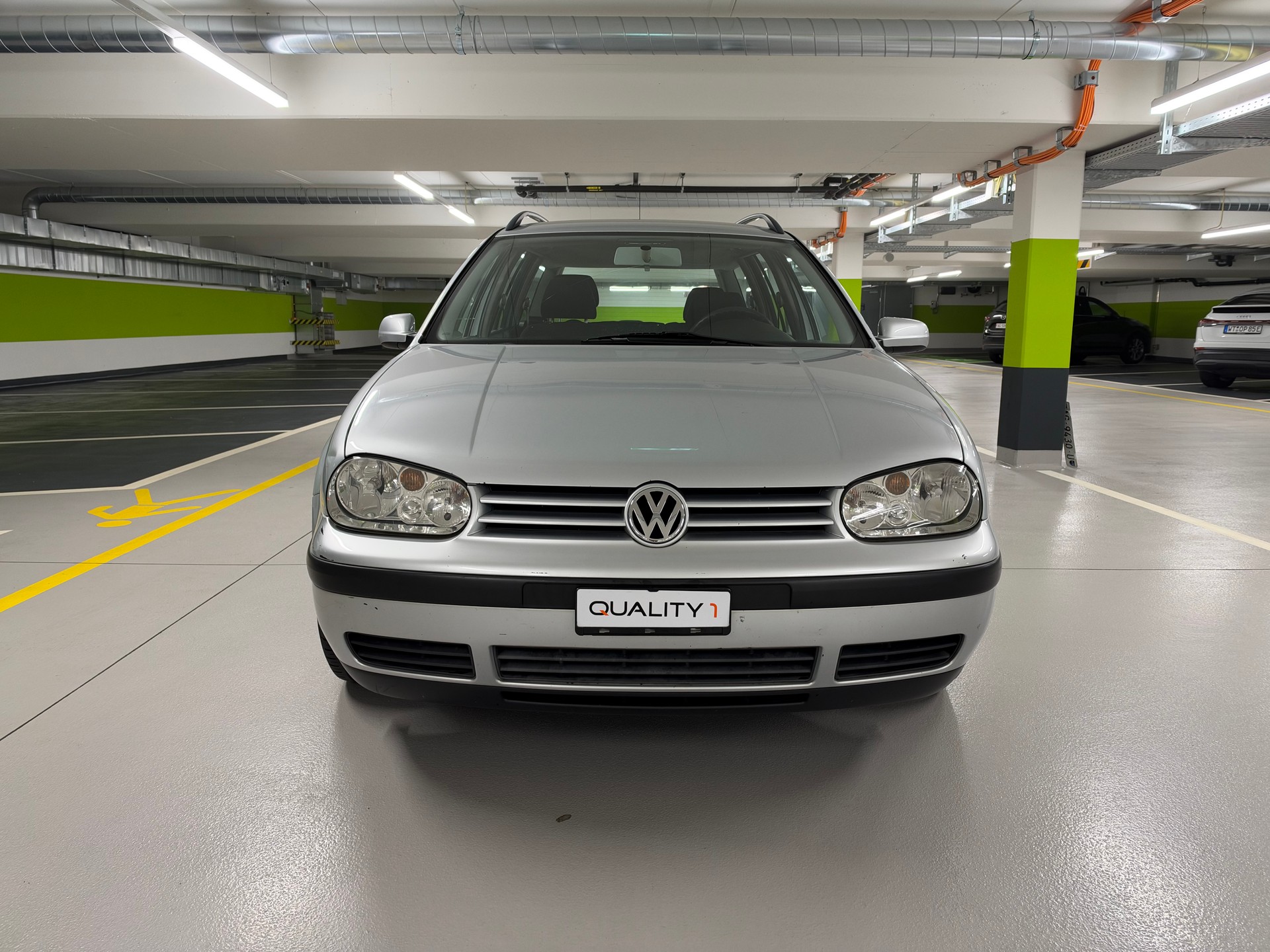 VW Golf Variant 1.6 Comfortline Automatic-image-1