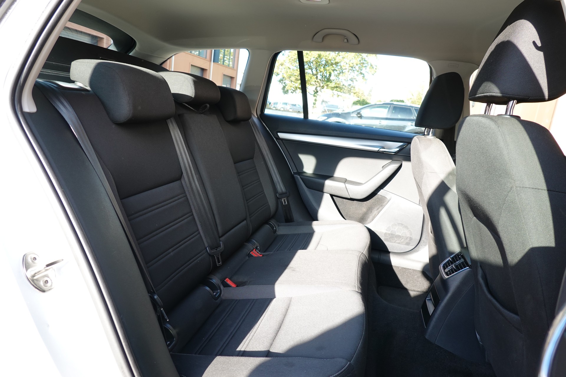 SKODA Octavia 1.5 G-tec Style "* CH Auto * 8 Roues * Capteurs avant/arrière * Tempomat Adaptatif * Clim Auto * Crochet attelage *"-image-22