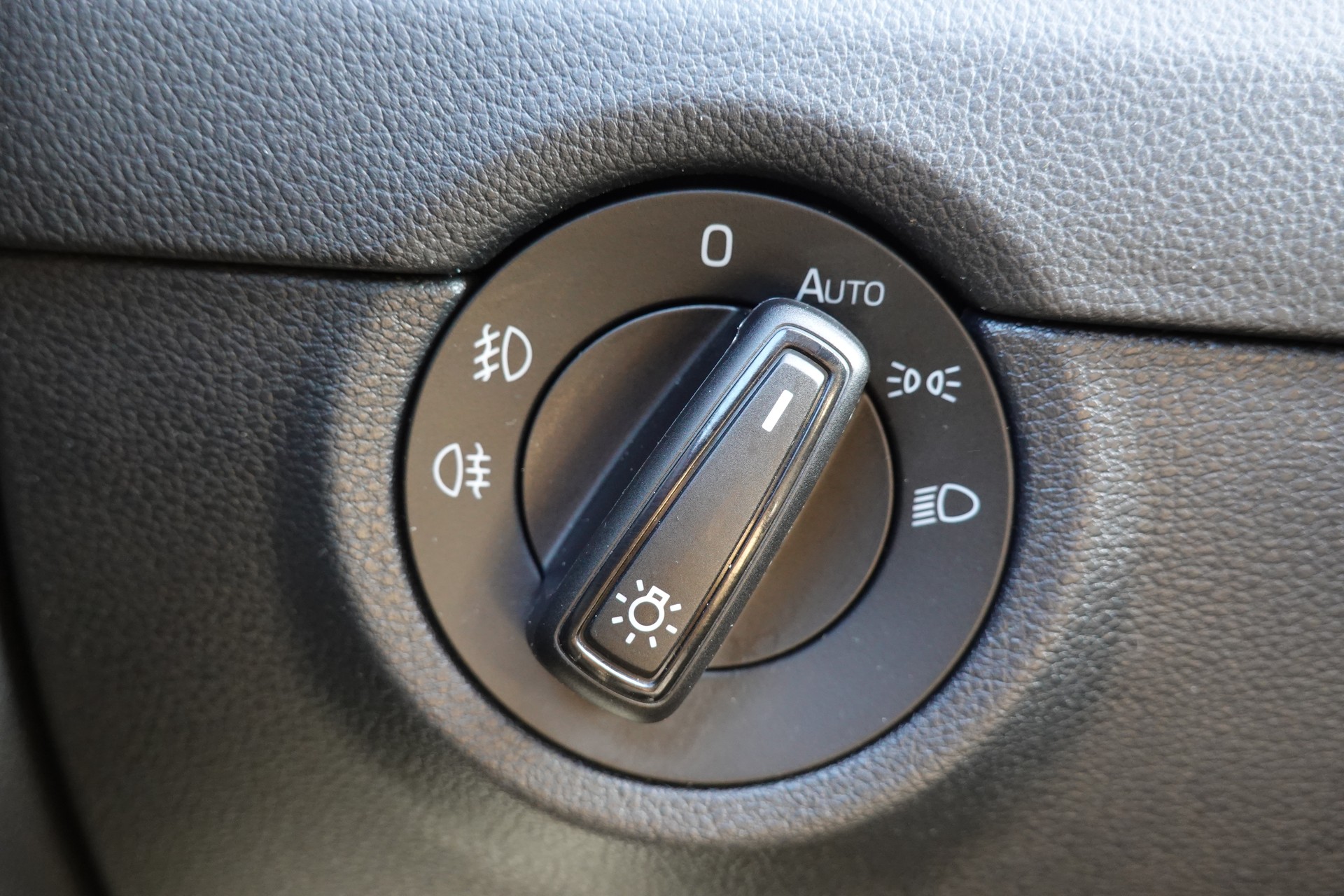 SKODA Octavia 1.5 G-tec Style "* CH Auto * 8 Roues * Capteurs avant/arrière * Tempomat Adaptatif * Clim Auto * Crochet attelage *"-image-15