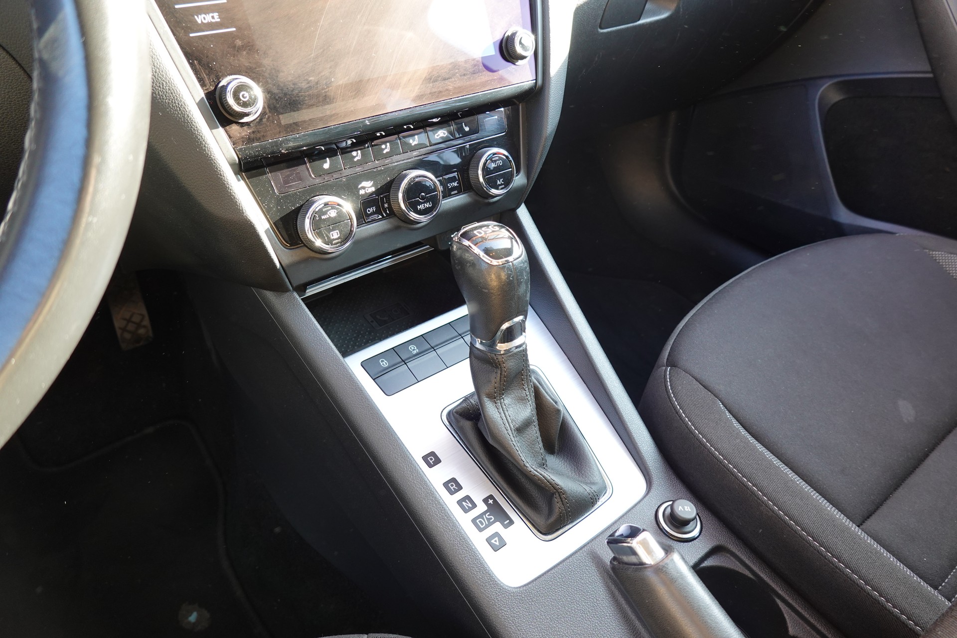 SKODA Octavia 1.5 G-tec Style "* CH Auto * 8 Roues * Capteurs avant/arrière * Tempomat Adaptatif * Clim Auto * Crochet attelage *"-image-16