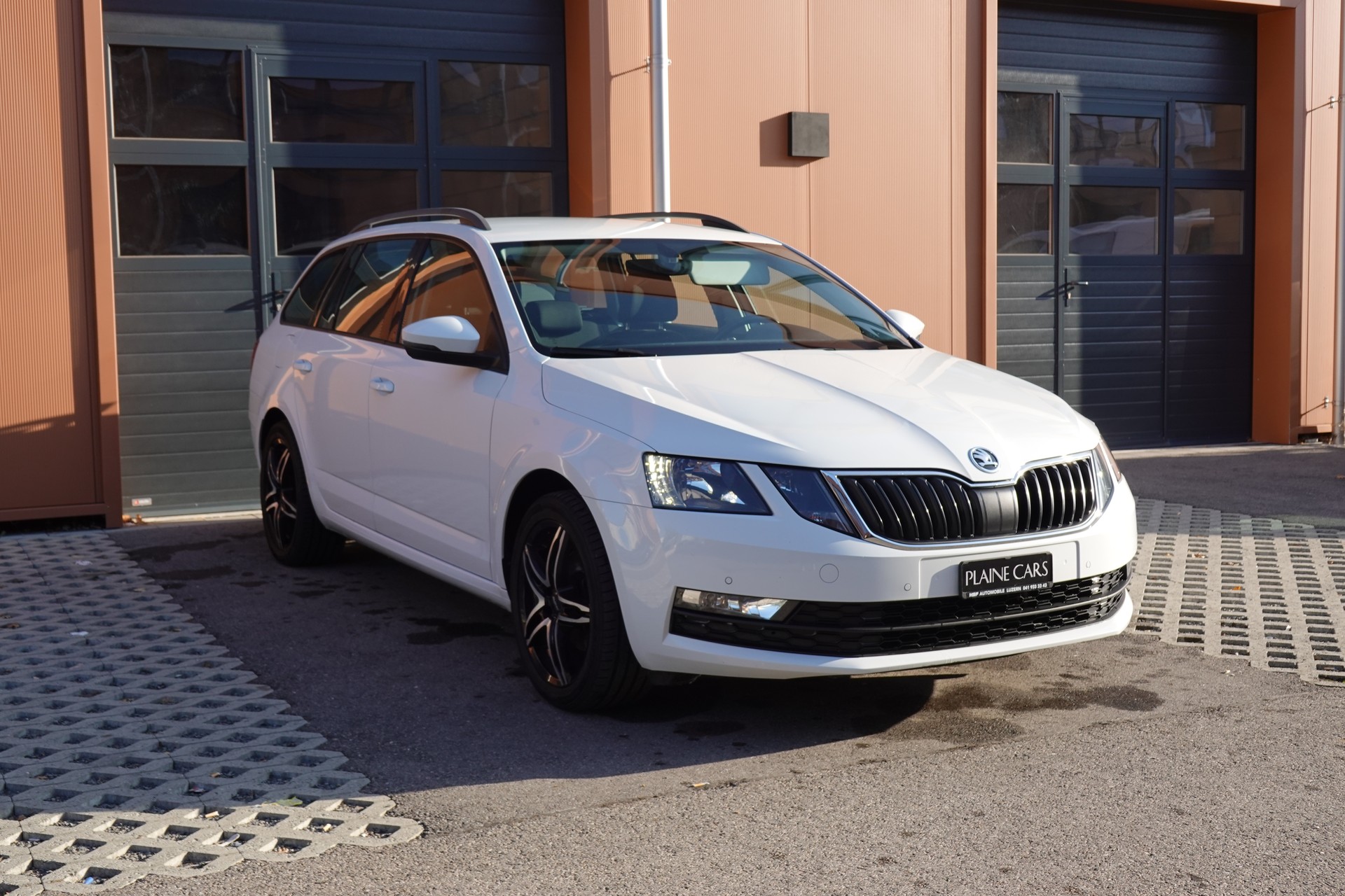 SKODA Octavia 1.5 G-tec Style "* CH Auto * 8 Roues * Capteurs avant/arrière * Tempomat Adaptatif * Clim Auto * Crochet attelage *"-image-2