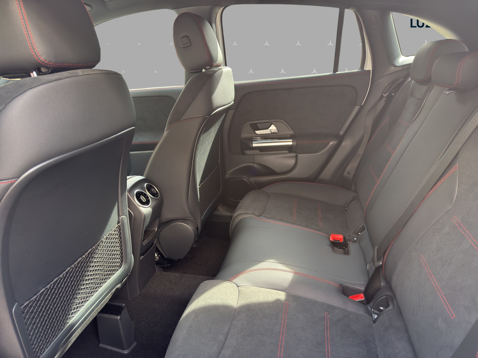 MERCEDES-BENZ GLA 200 Night Star 7G-DCT-image-13