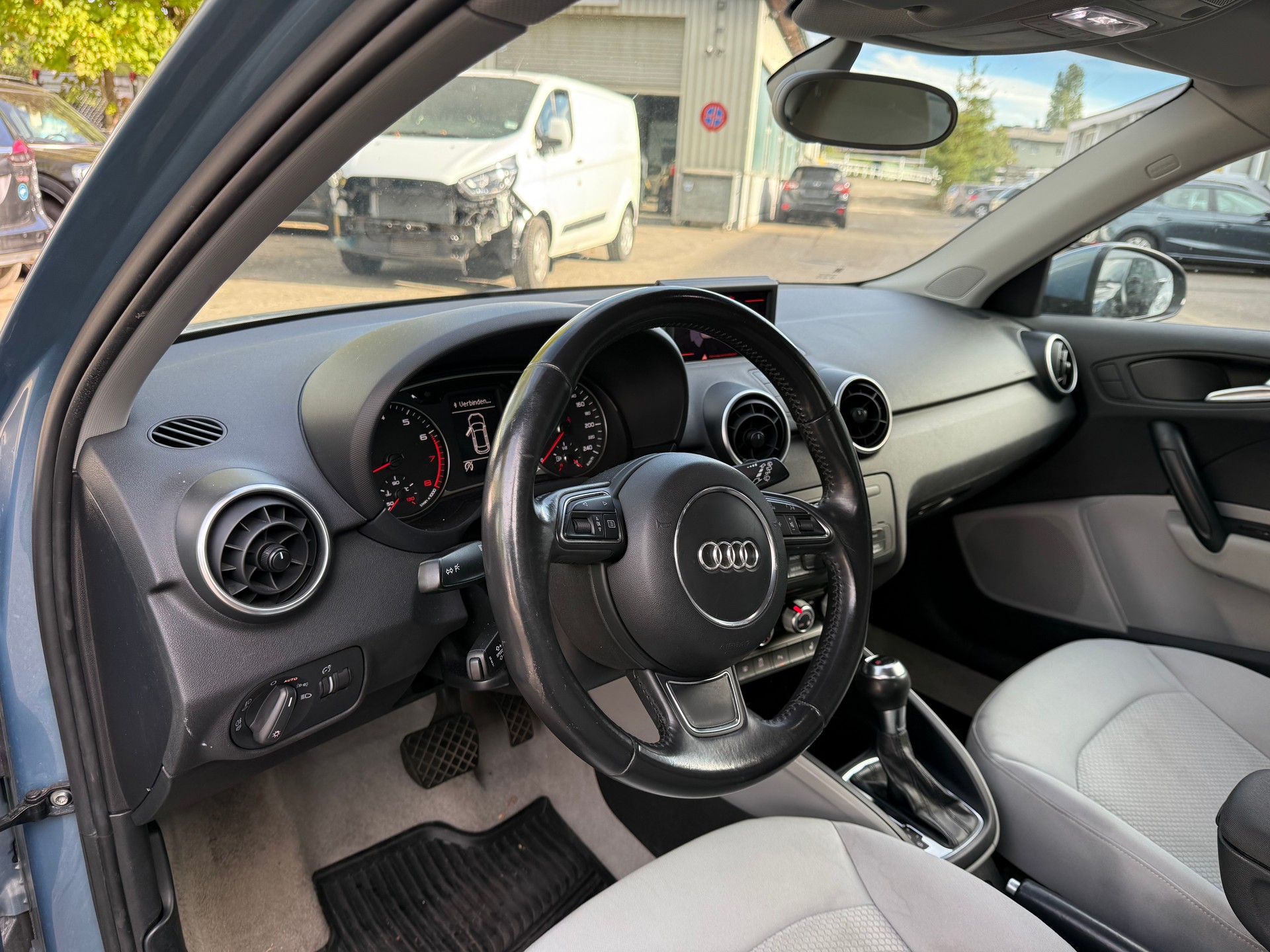 AUDI A1 Sportback 1.4 TFSI Attraction S-tronic-image-5