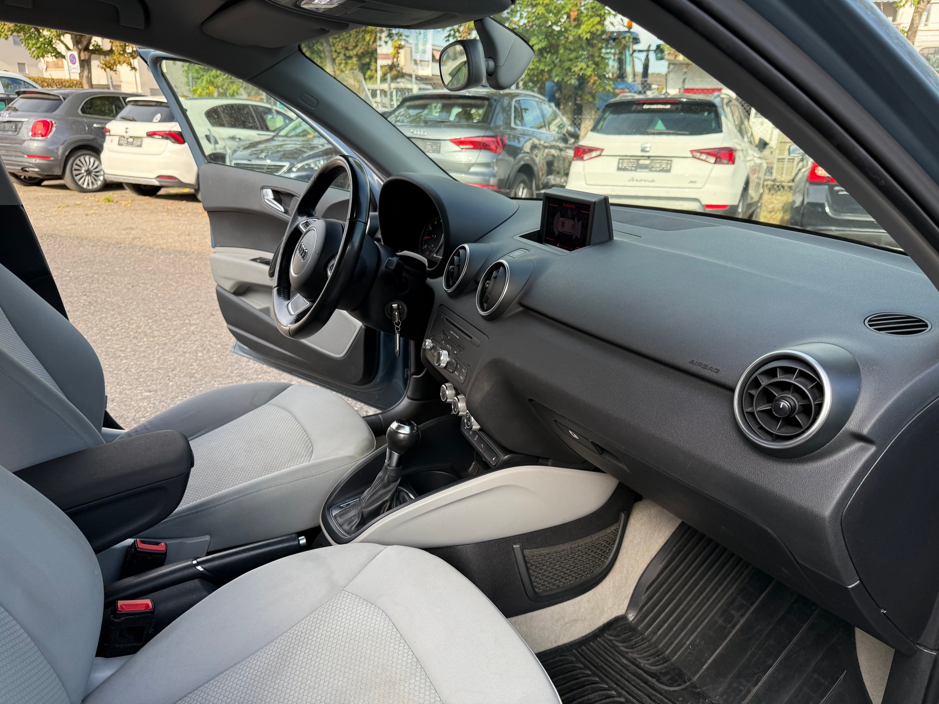 AUDI A1 Sportback 1.4 TFSI Attraction S-tronic-image-6