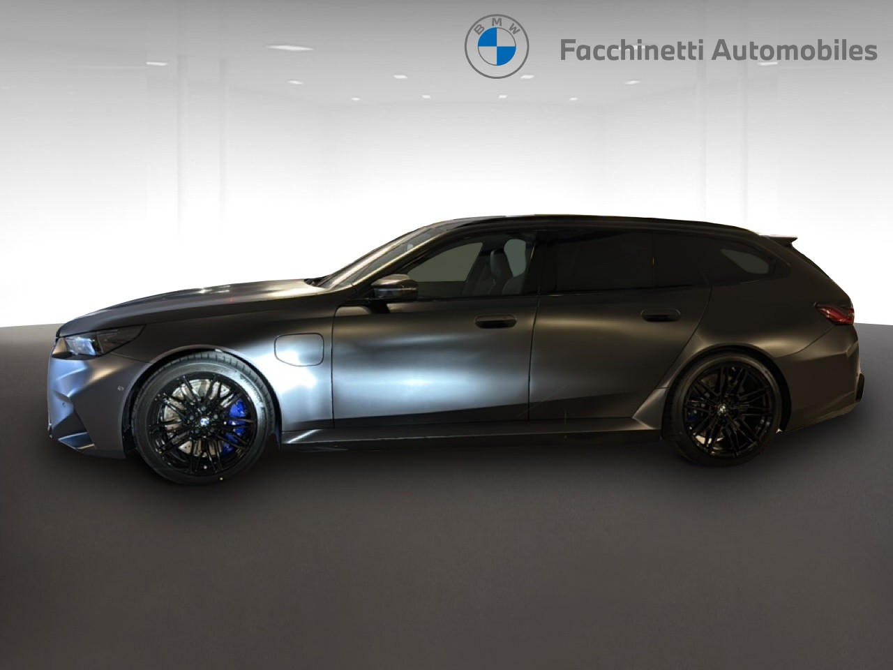 BMW M5 xDrive Touring-showroom-element-1