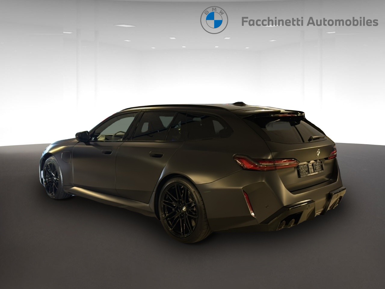 BMW M5 xDrive Touring-showroom-element-2