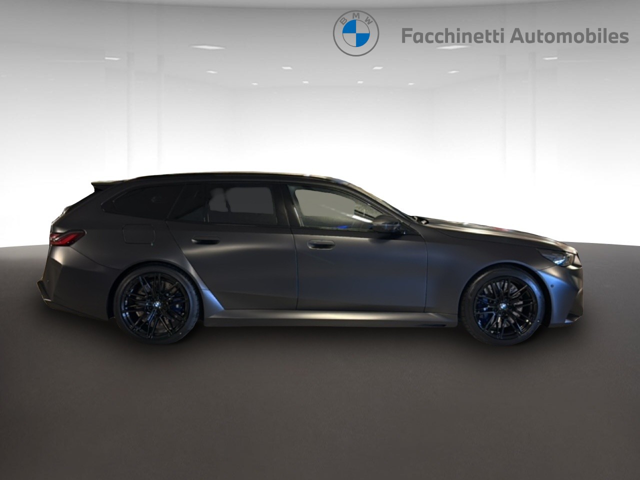 BMW M5 xDrive Touring-image-5