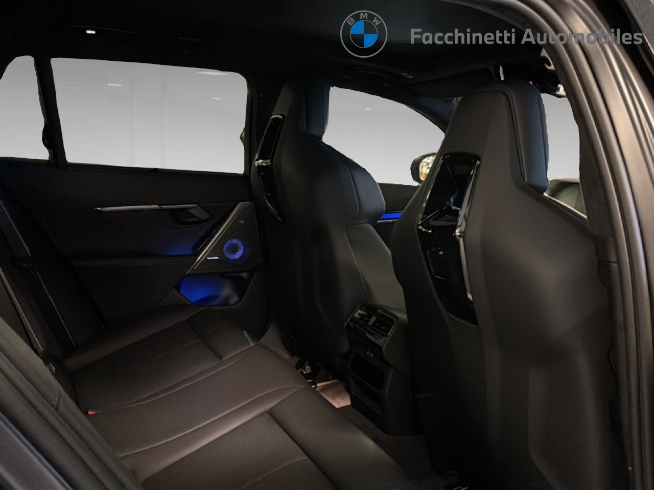 BMW M5 xDrive Touring-image-11