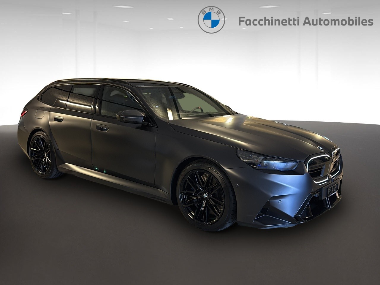 BMW M5 xDrive Touring-image-6