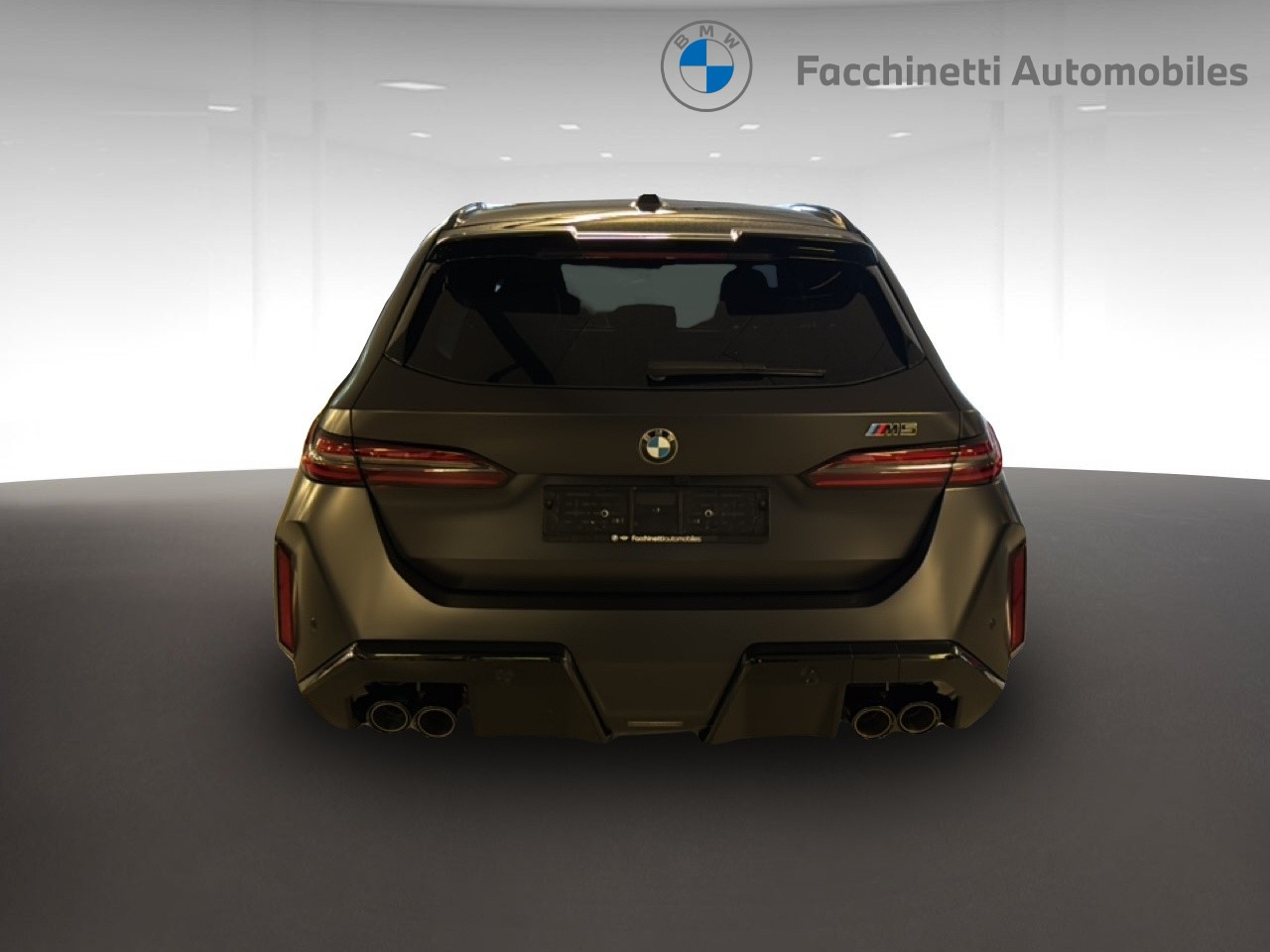 BMW M5 xDrive Touring-showroom-element-3