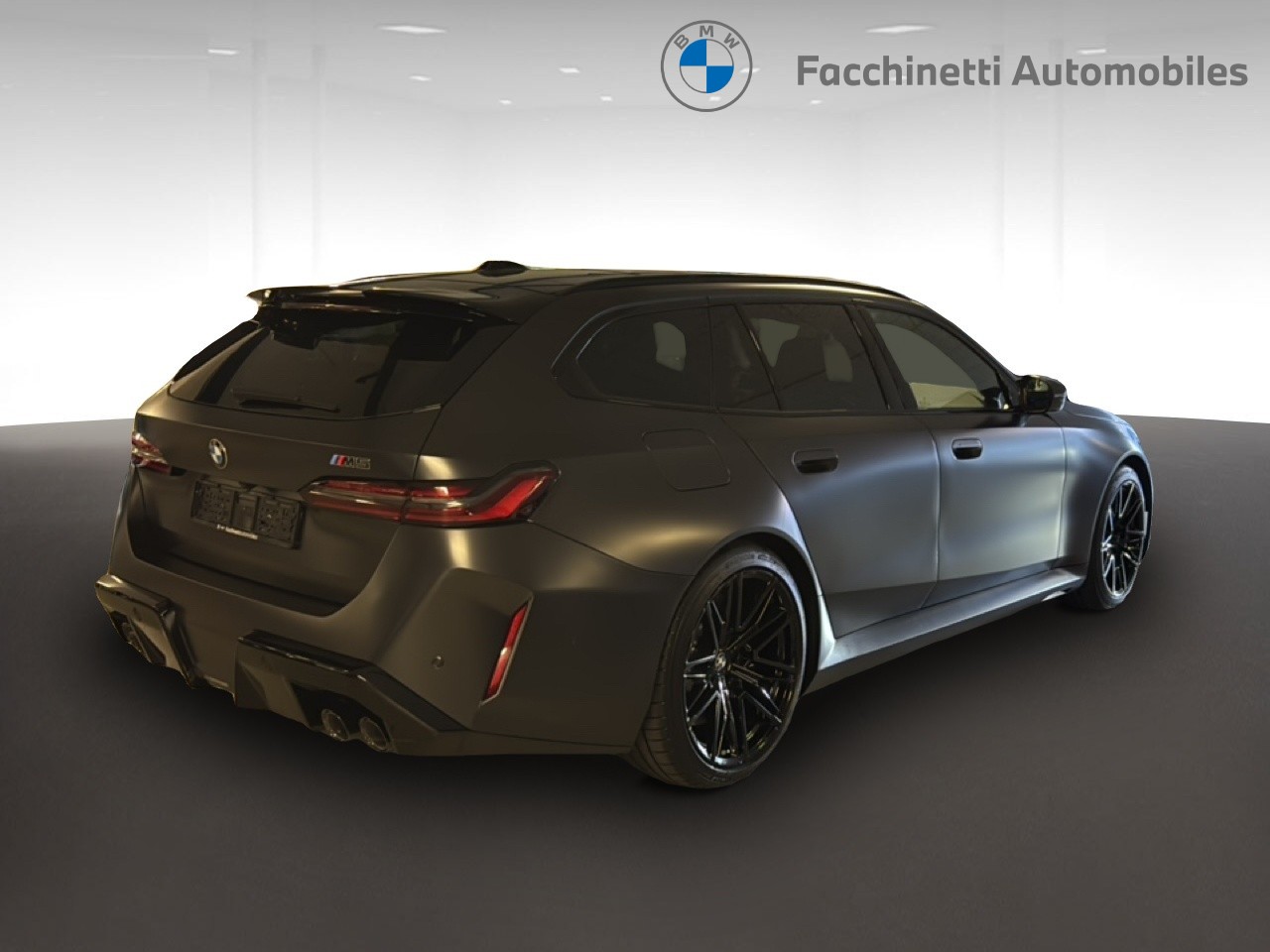 BMW M5 xDrive Touring-image-4