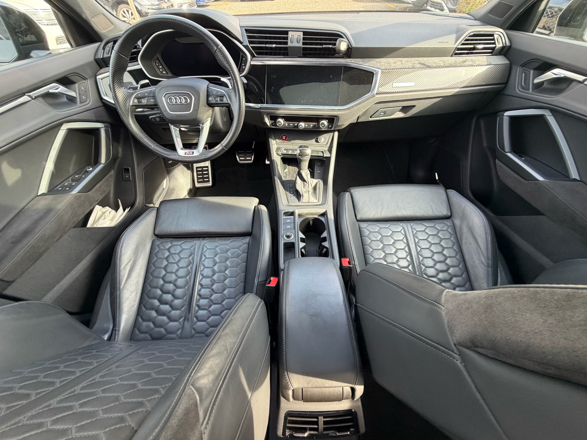 AUDI RS Q3 Sportback quattro S tronic-image-11