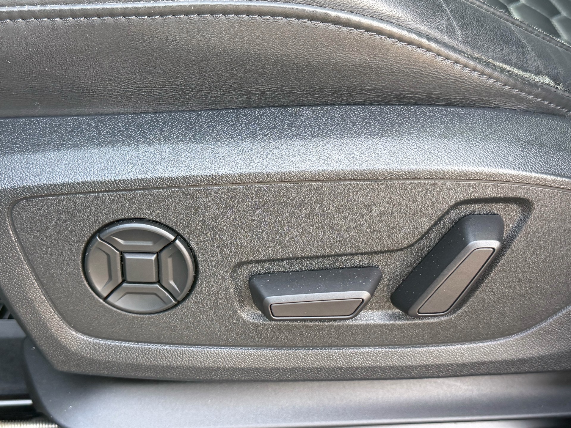 AUDI RS Q3 Sportback quattro S tronic-image-9