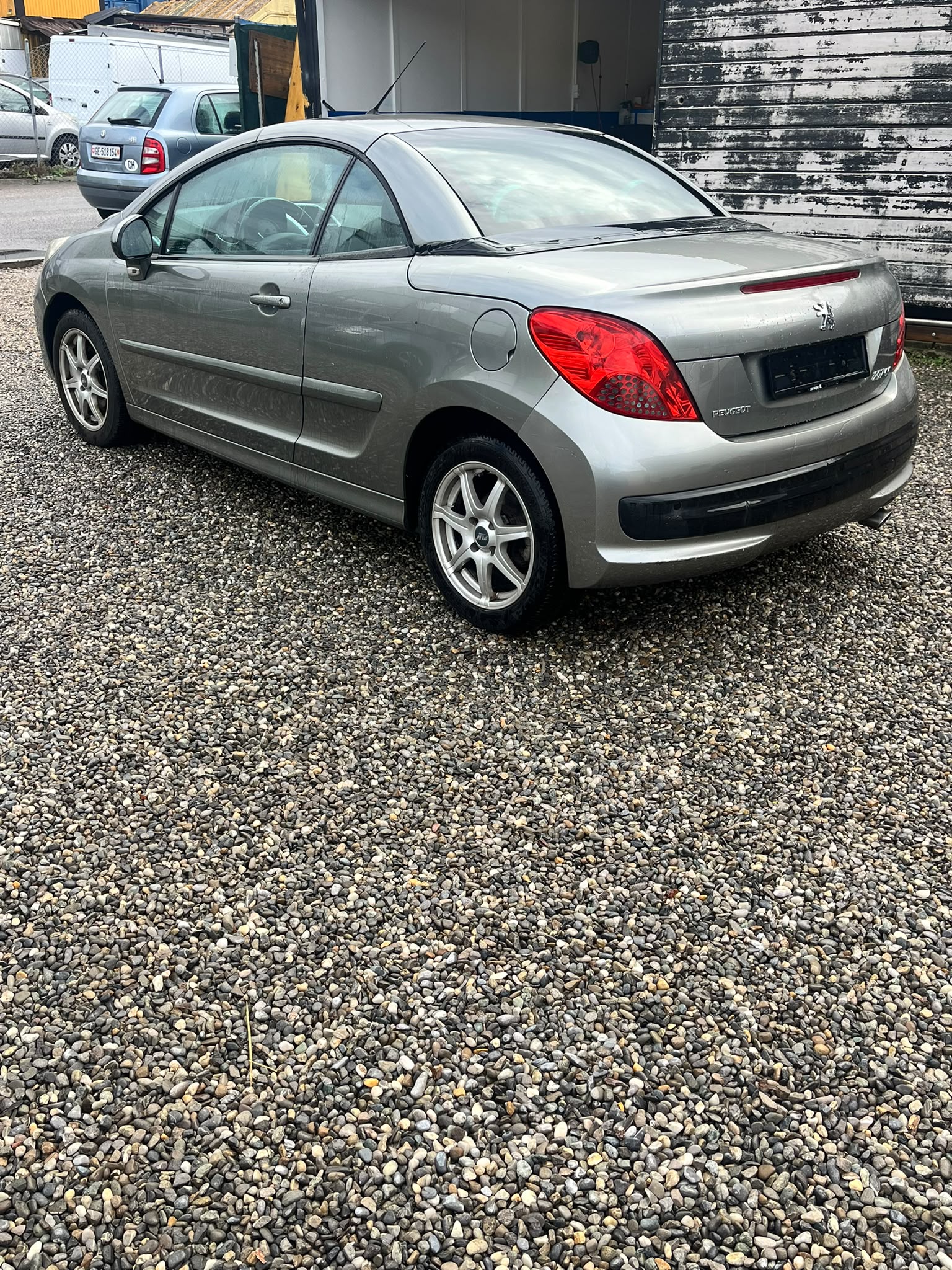 PEUGEOT 207 CC 1.6 16V Turbo Platinium Edition-image-4