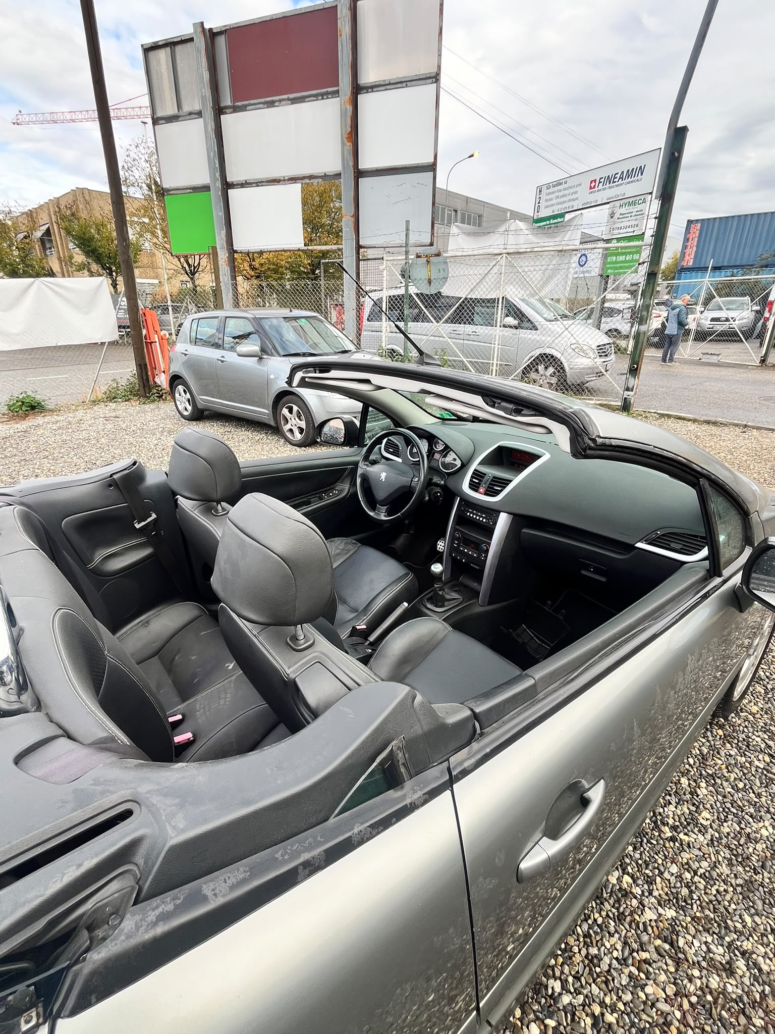 PEUGEOT 207 CC 1.6 16V Turbo Platinium Edition-image-13