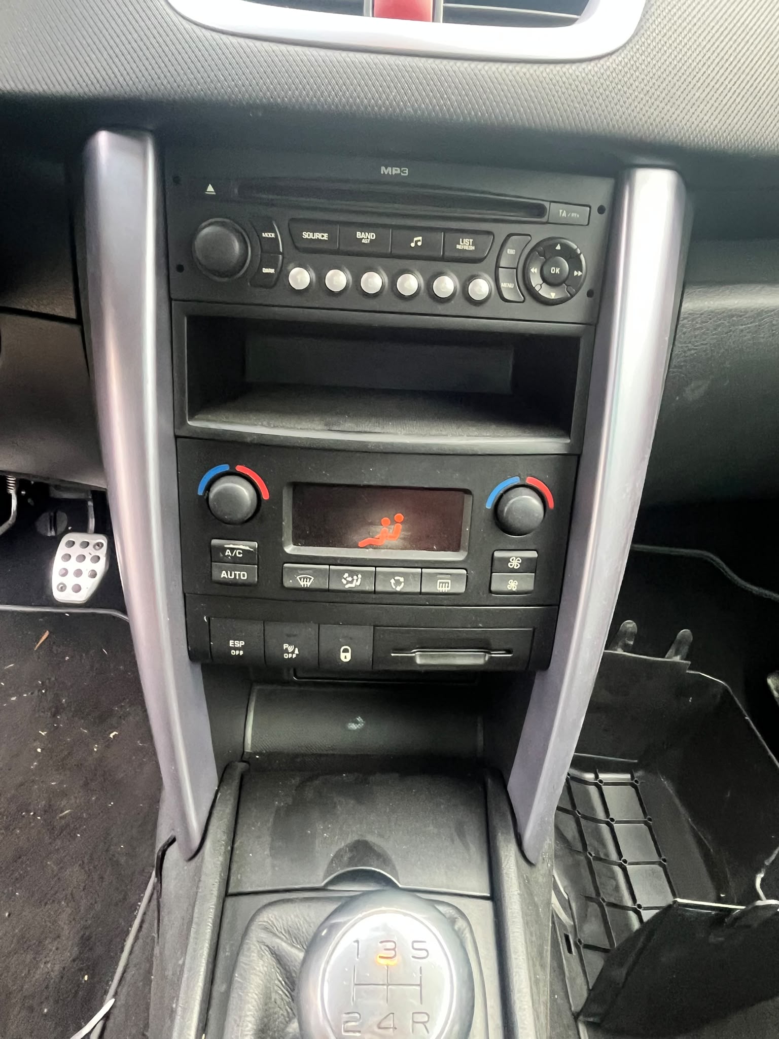 PEUGEOT 207 CC 1.6 16V Turbo Platinium Edition-image-11