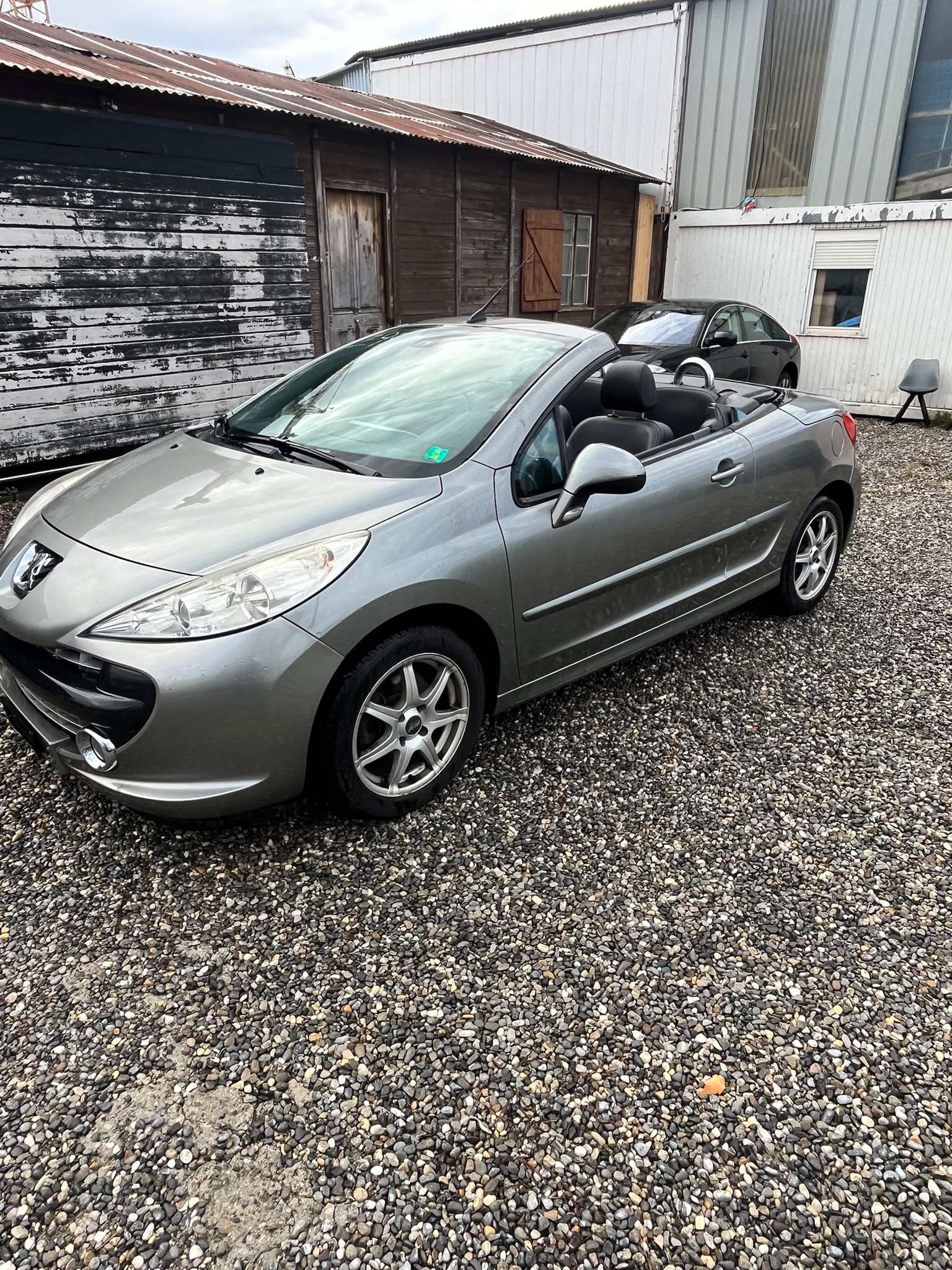 PEUGEOT 207 CC 1.6 16V Turbo Platinium Edition-image-8