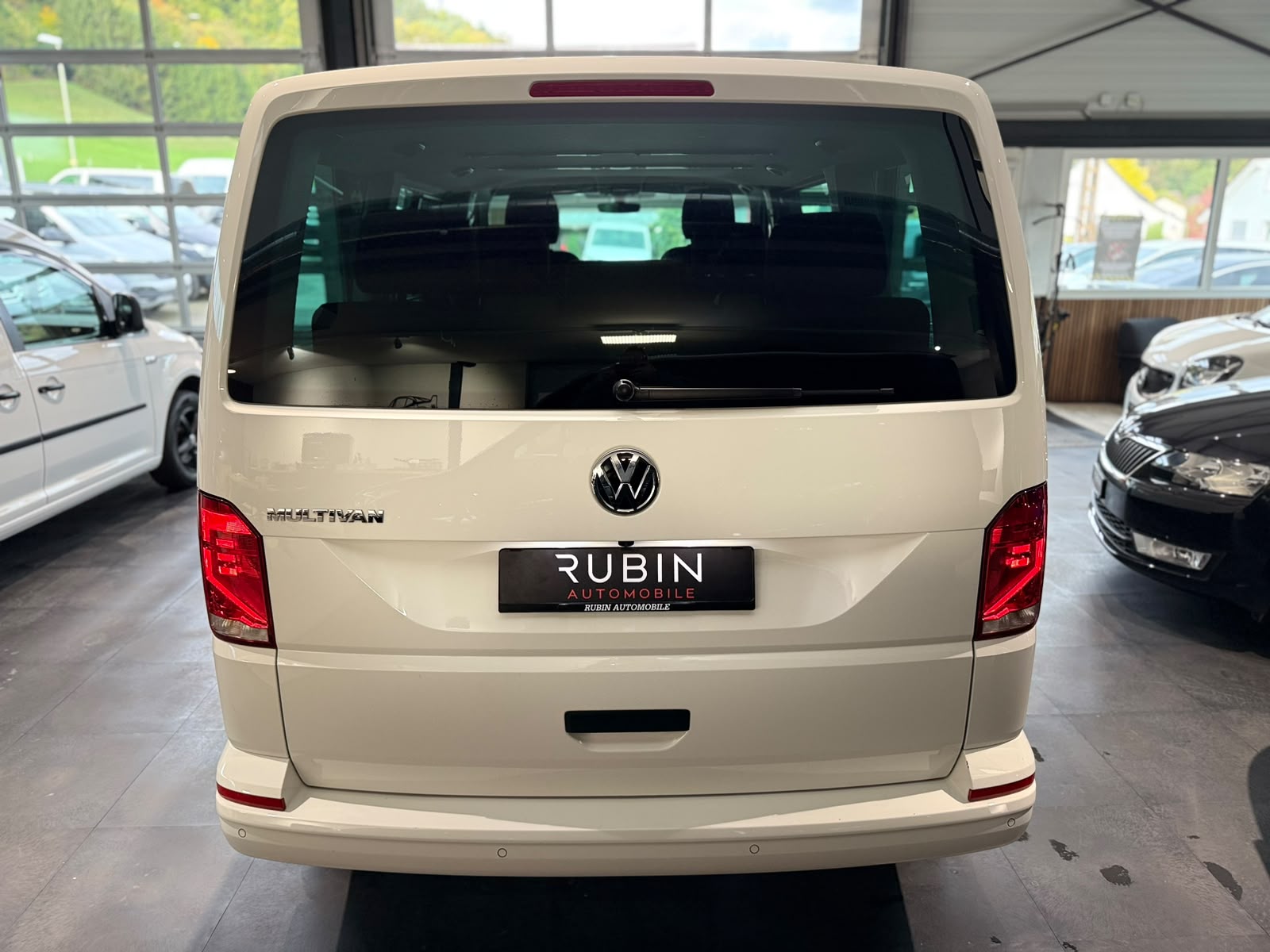 VW T6.1 Multivan 2.0 TDI Trendline Liberty DSG-image-2