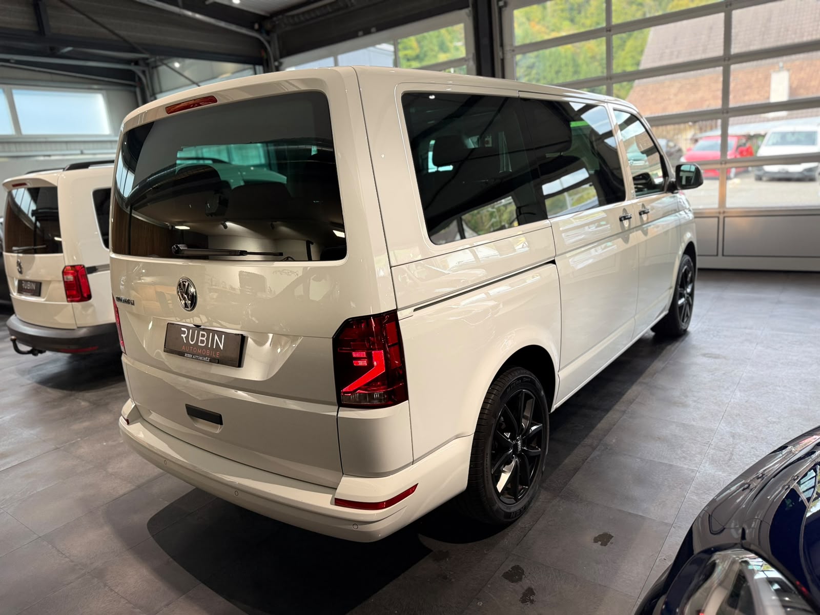 VW T6.1 Multivan 2.0 TDI Trendline Liberty DSG-image-5