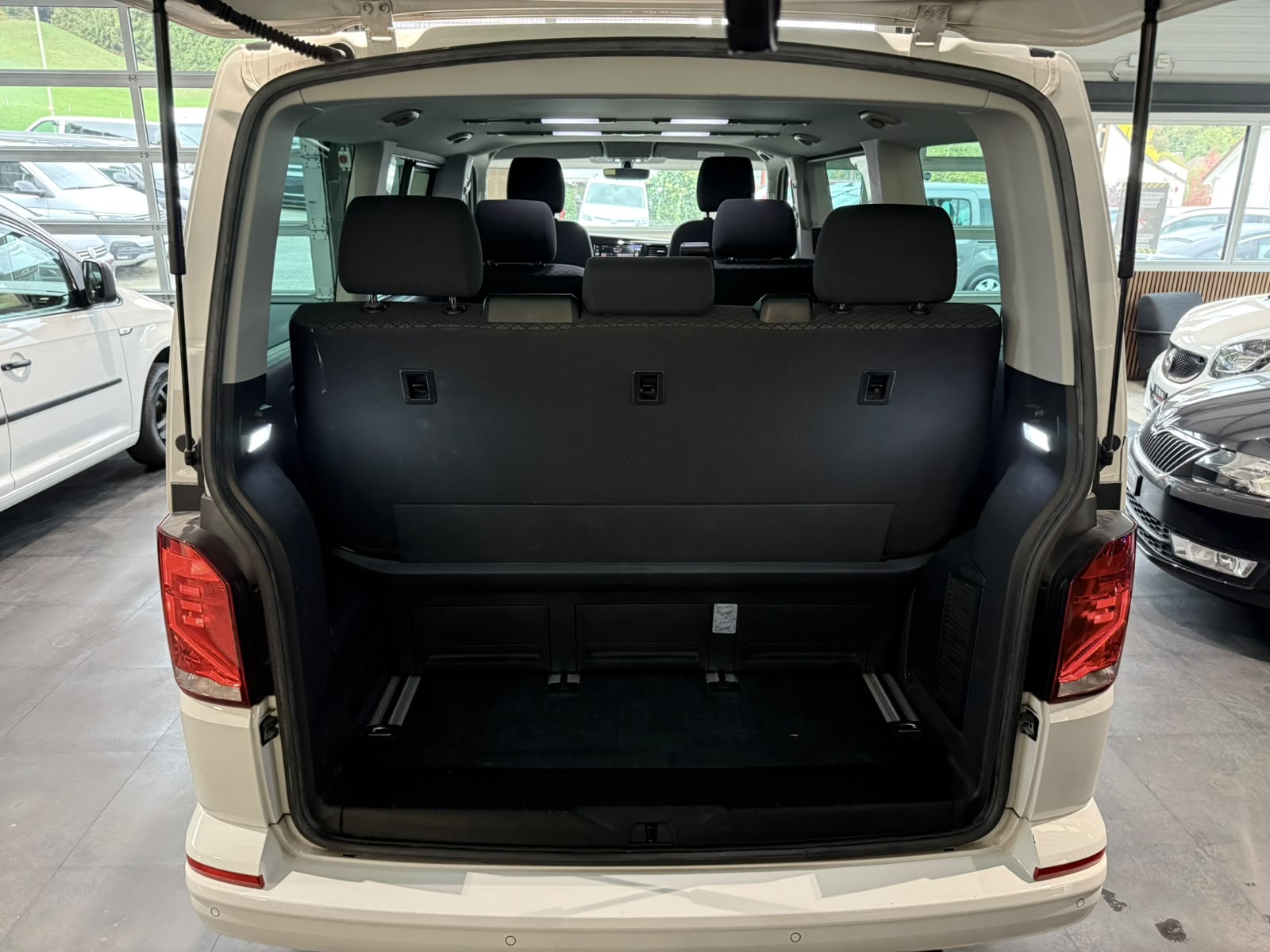 VW T6.1 Multivan 2.0 TDI Trendline Liberty DSG-image-3