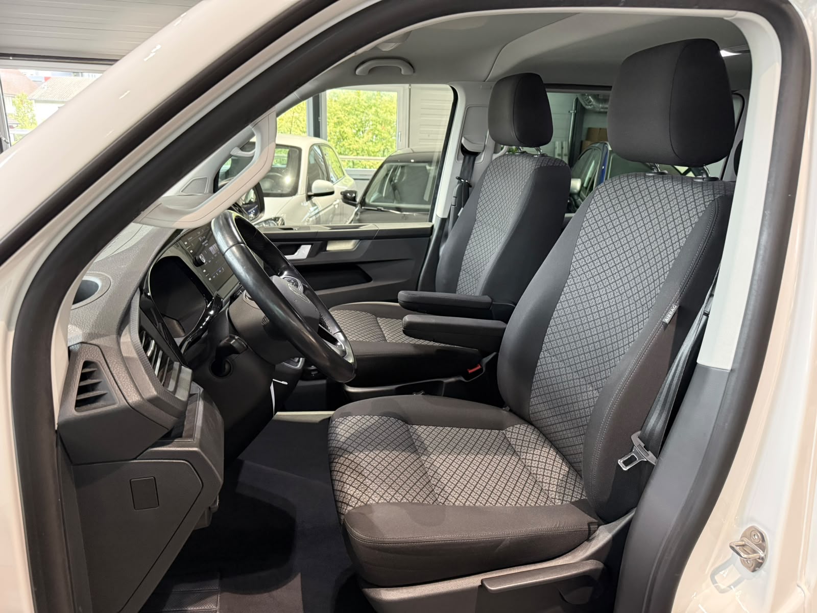 VW T6.1 Multivan 2.0 TDI Trendline Liberty DSG-image-9