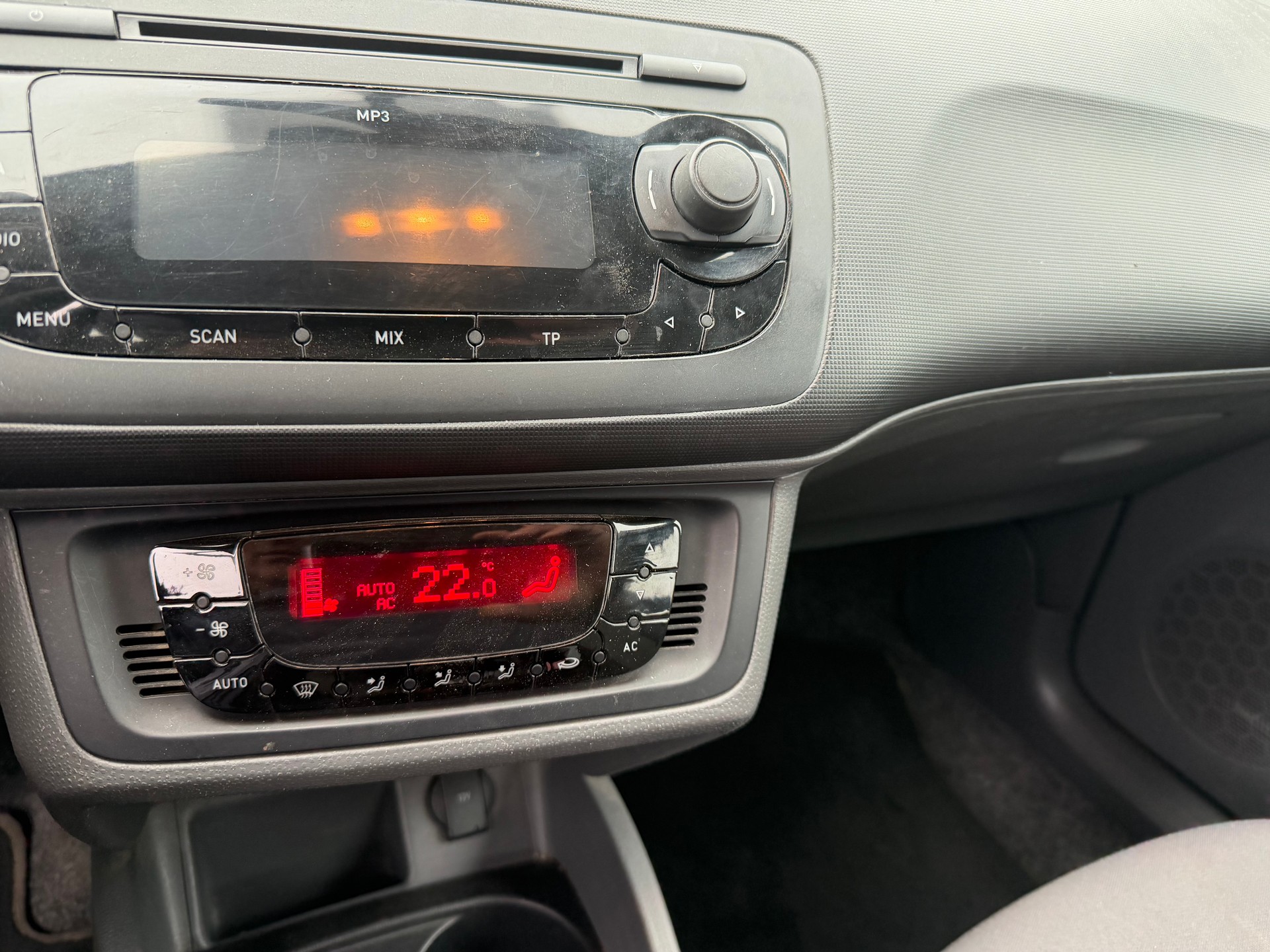 SEAT Ibiza 1.6 Style-image-9