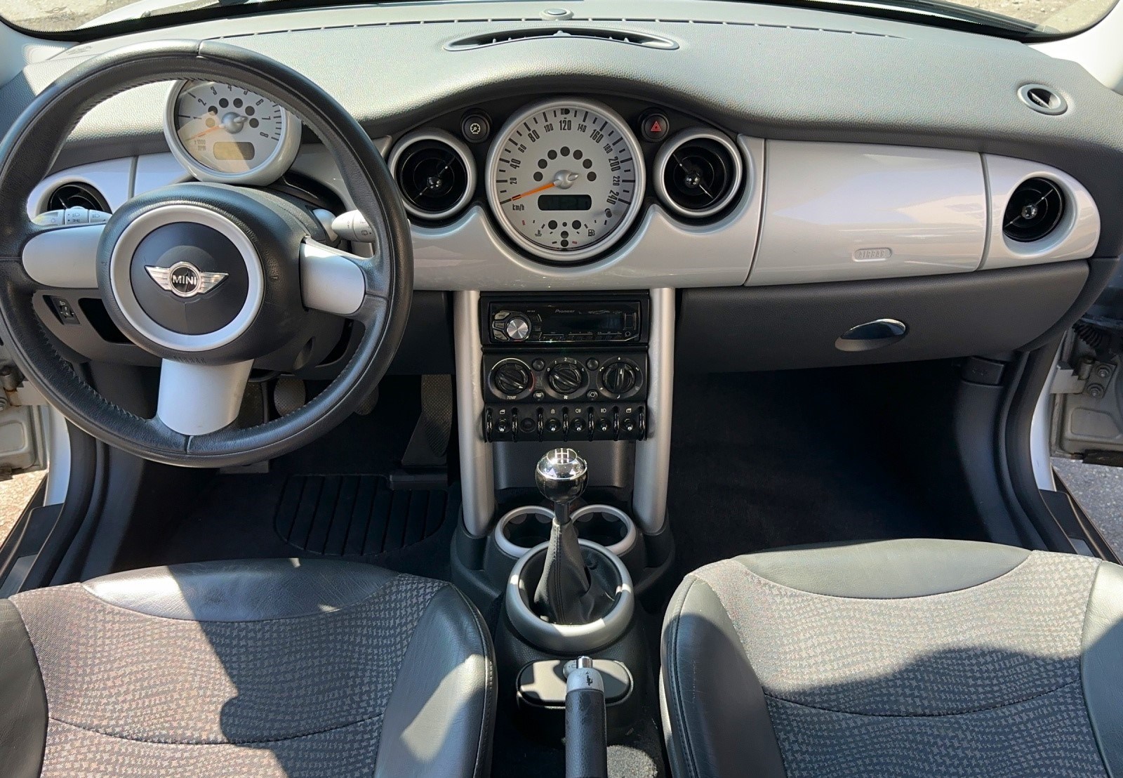 MINI Cooper-image-9